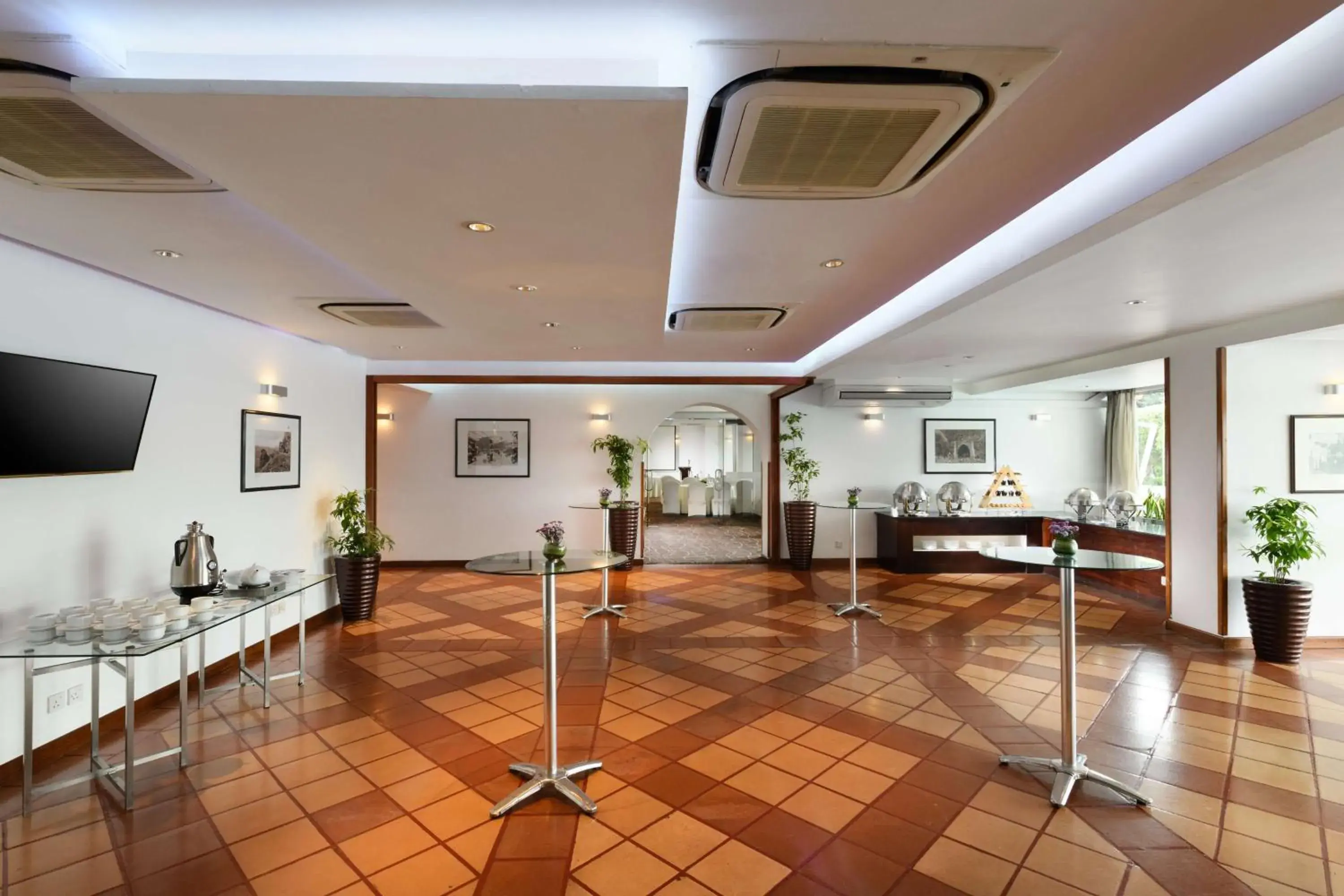 Meeting/conference room, Lobby/Reception in Hilton Colombo Residence