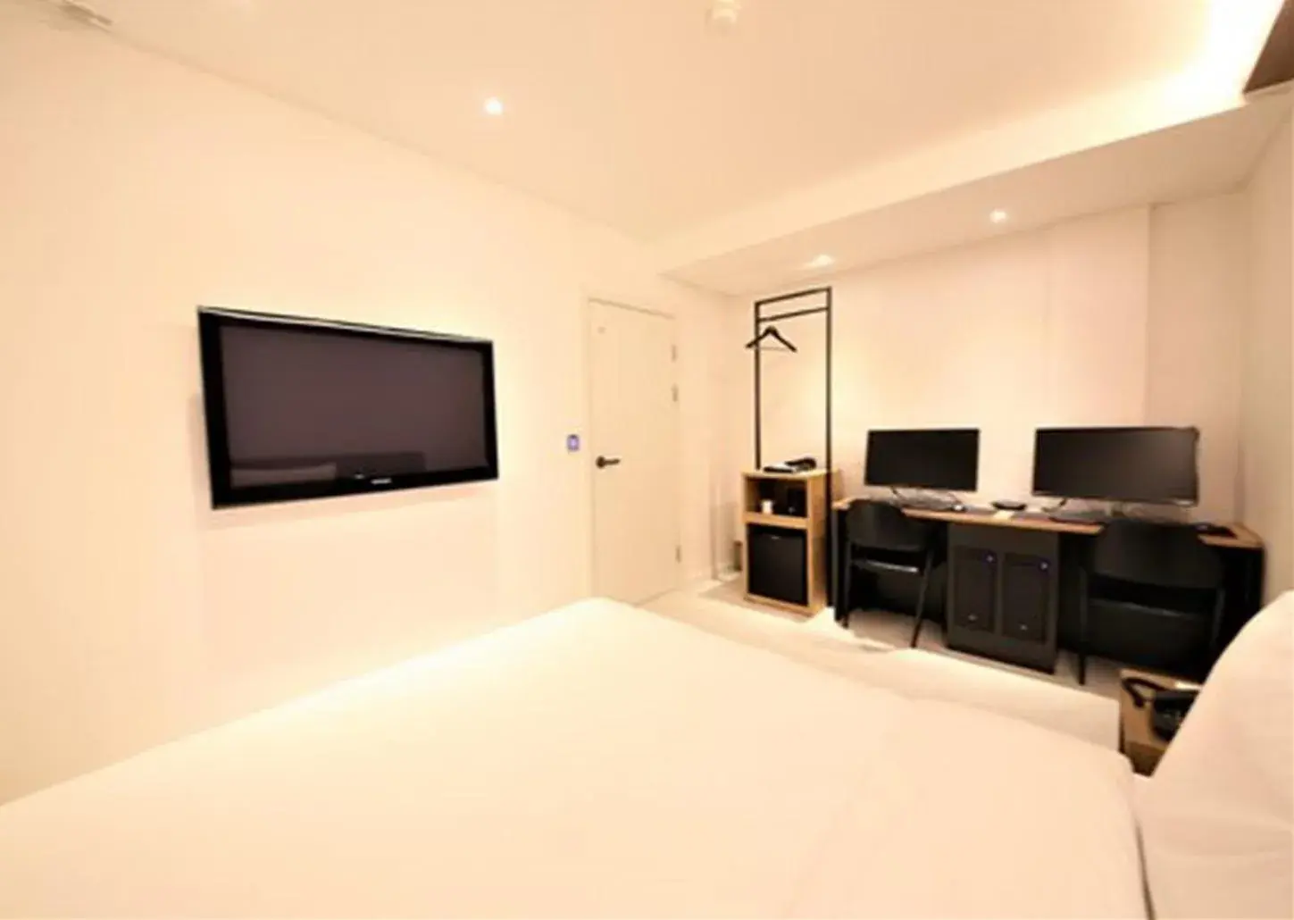 Property building, TV/Entertainment Center in Busan Seomyeon Business Hotel J7                                                                