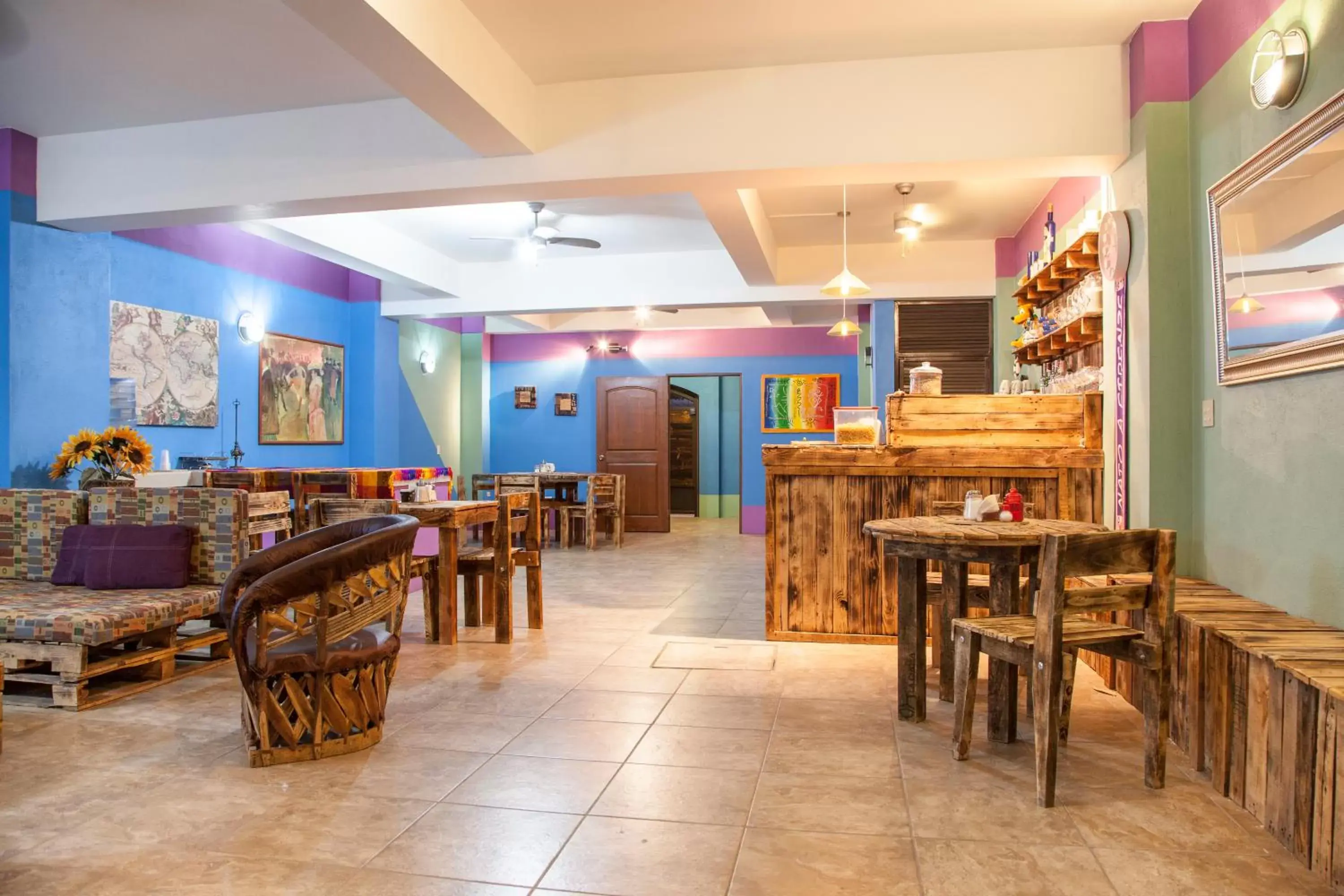 Lounge or bar, Restaurant/Places to Eat in Casa Juarez B&B