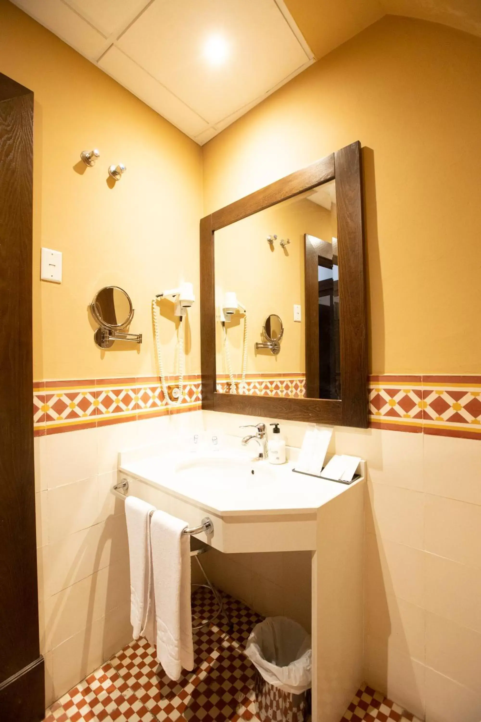 Bathroom in Hotel Rural OLIVENZA PALACIO Bathroom in Hotel Rural OLIVENZA PALACIO