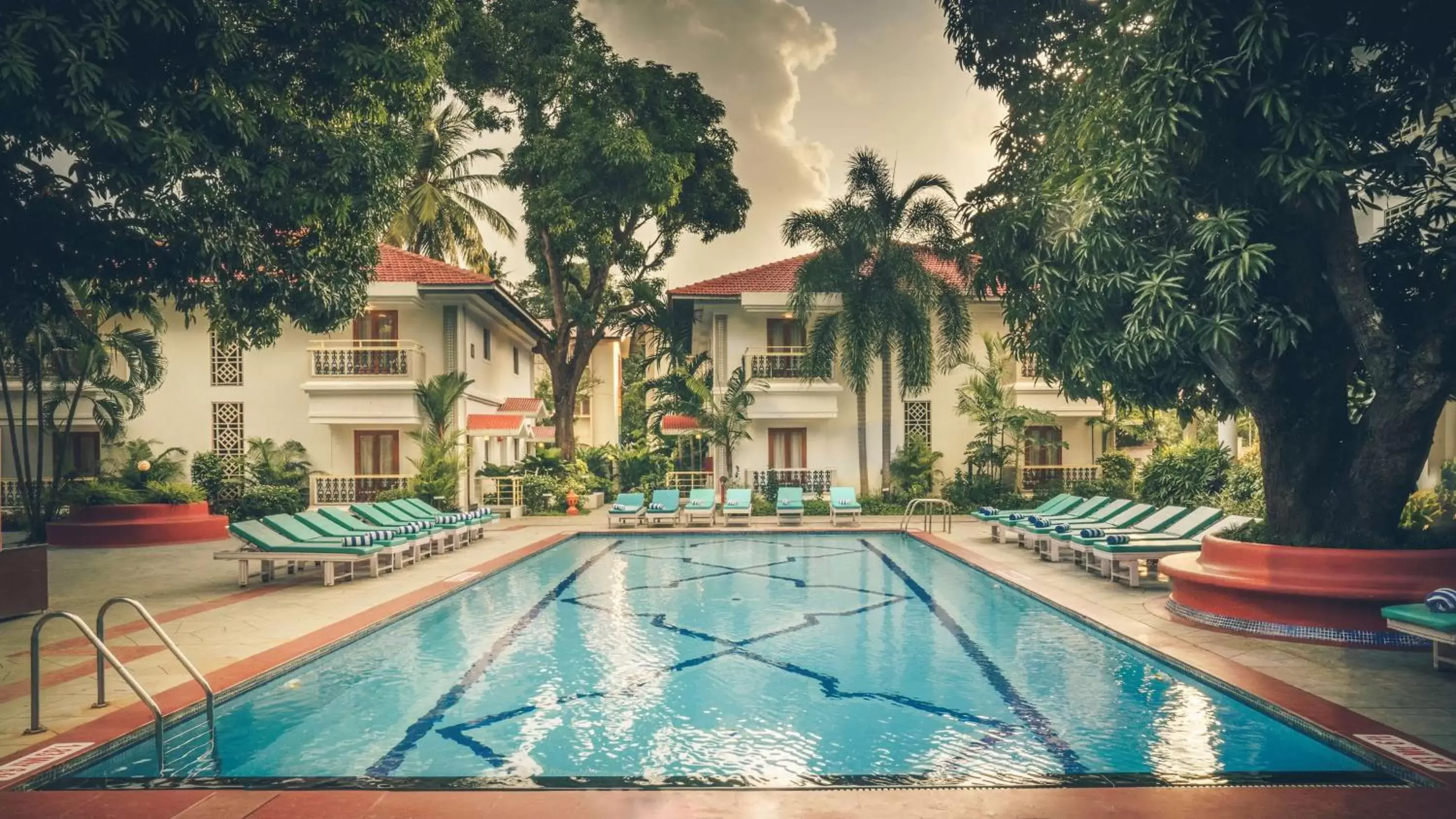 Property building, Swimming Pool in Radisson Goa Candolim