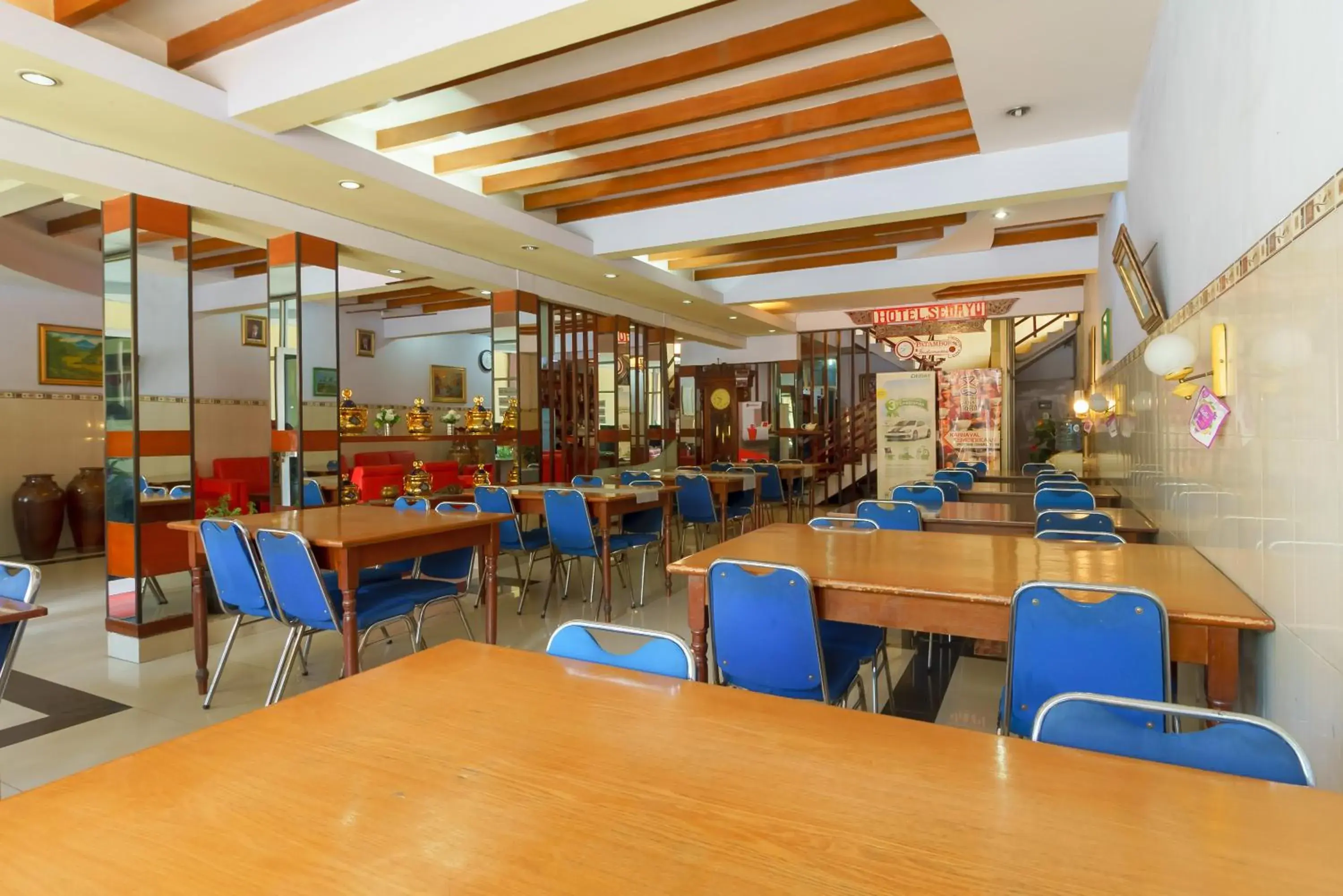 Restaurant/Places to Eat in RedDoorz @ Parapat