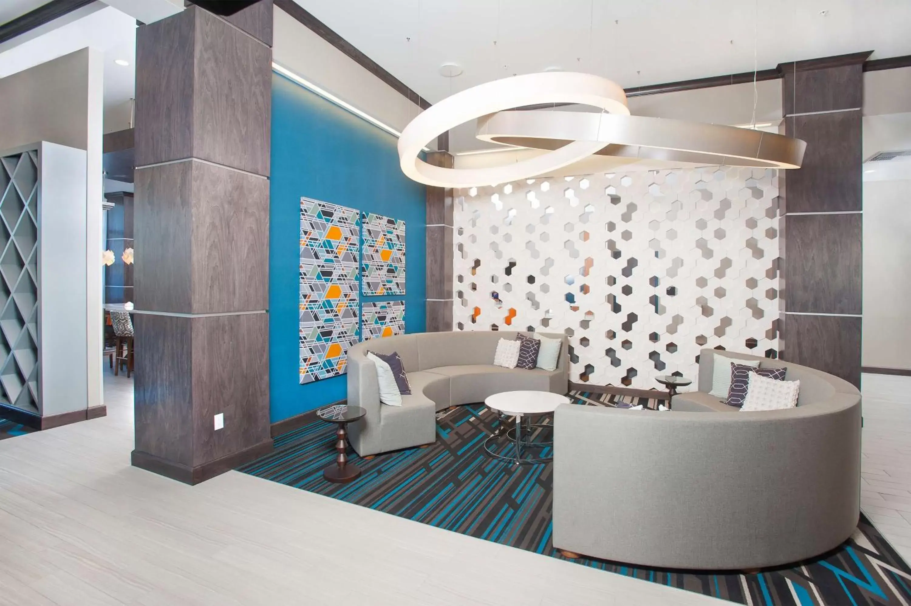 Lobby or reception in Hampton Inn & Suites LAX El Segundo