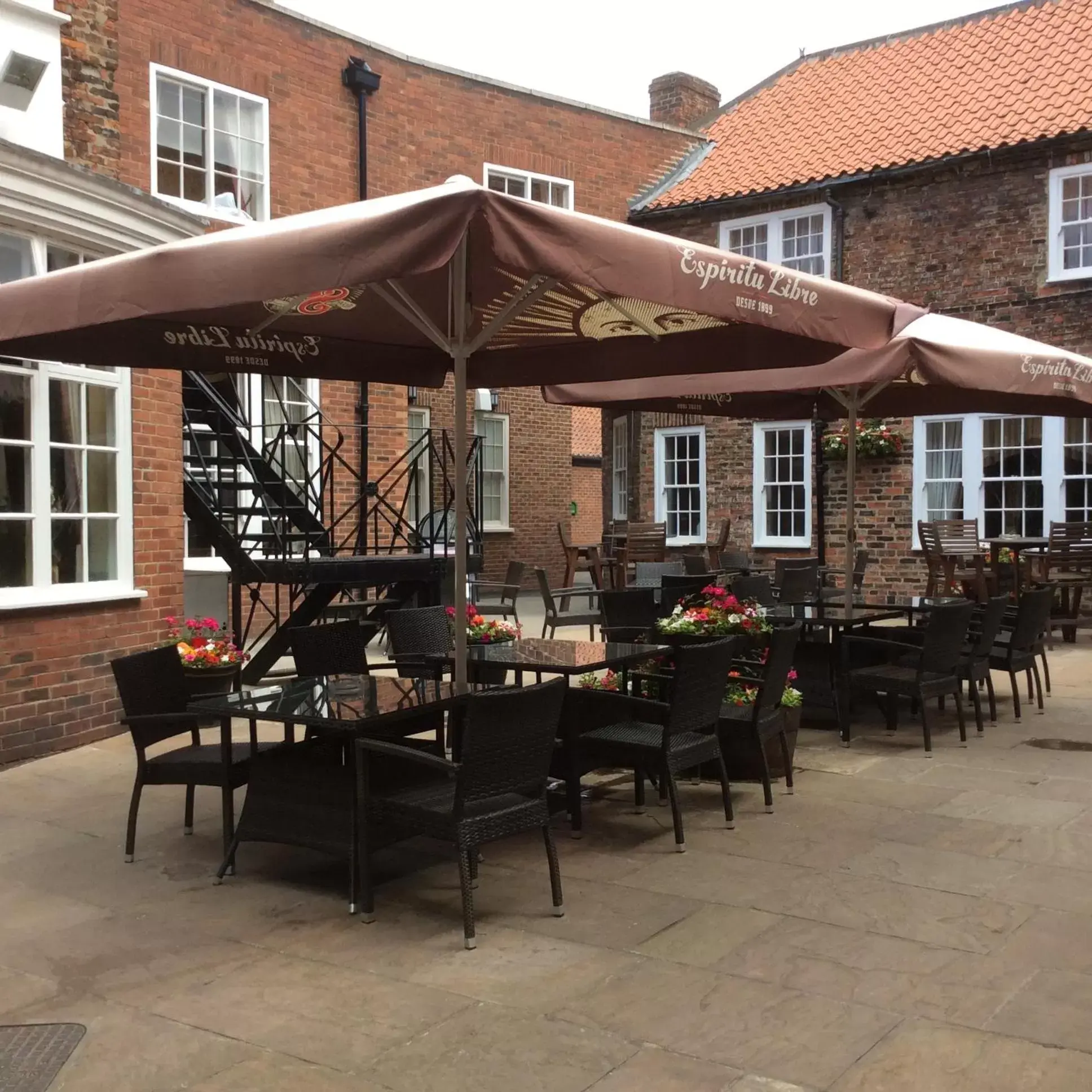 Patio, Restaurant/Places to Eat in The Golden Lion Hotel