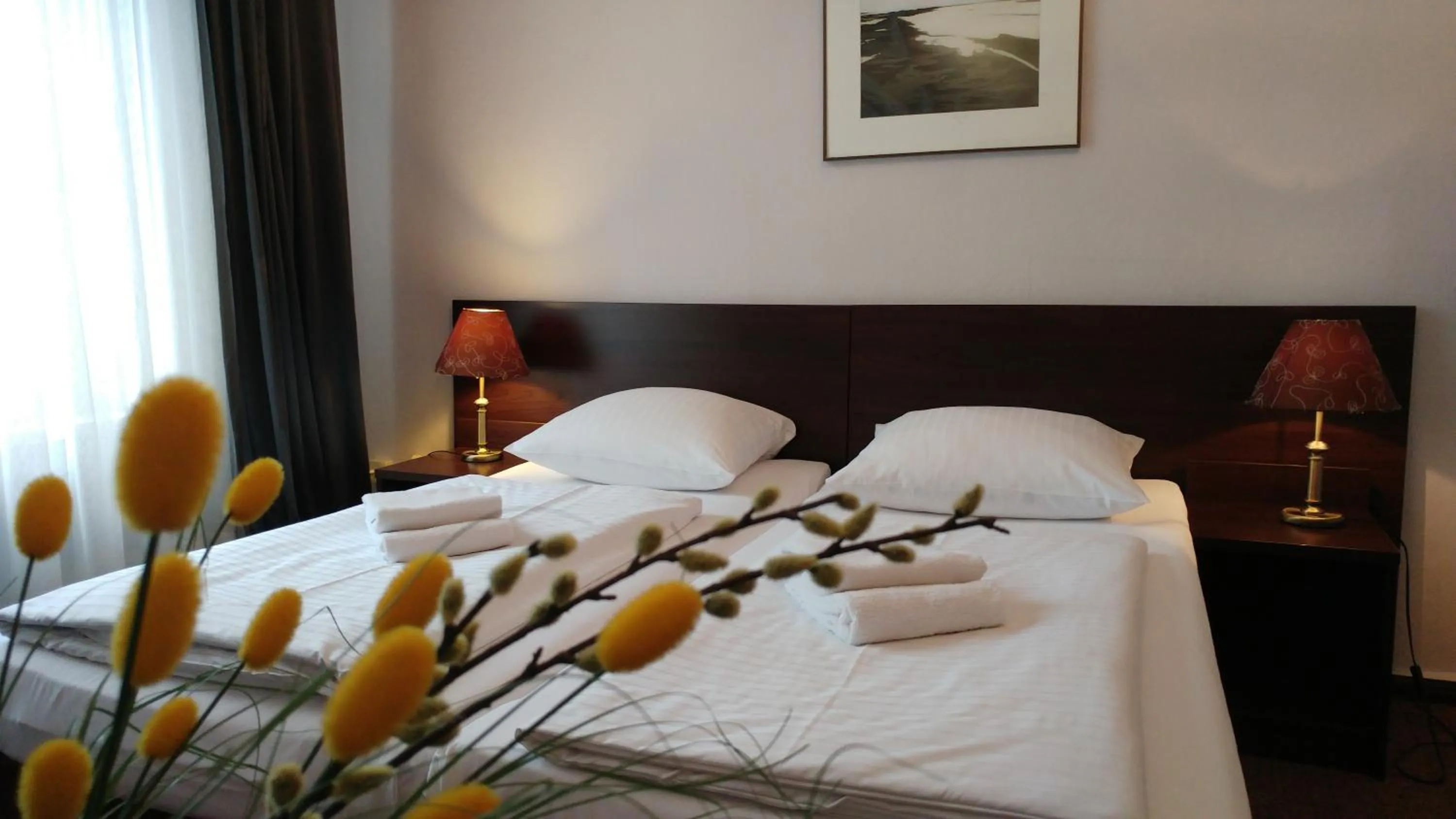 Photo of the whole room, Bed in Hotel Xantener Eck