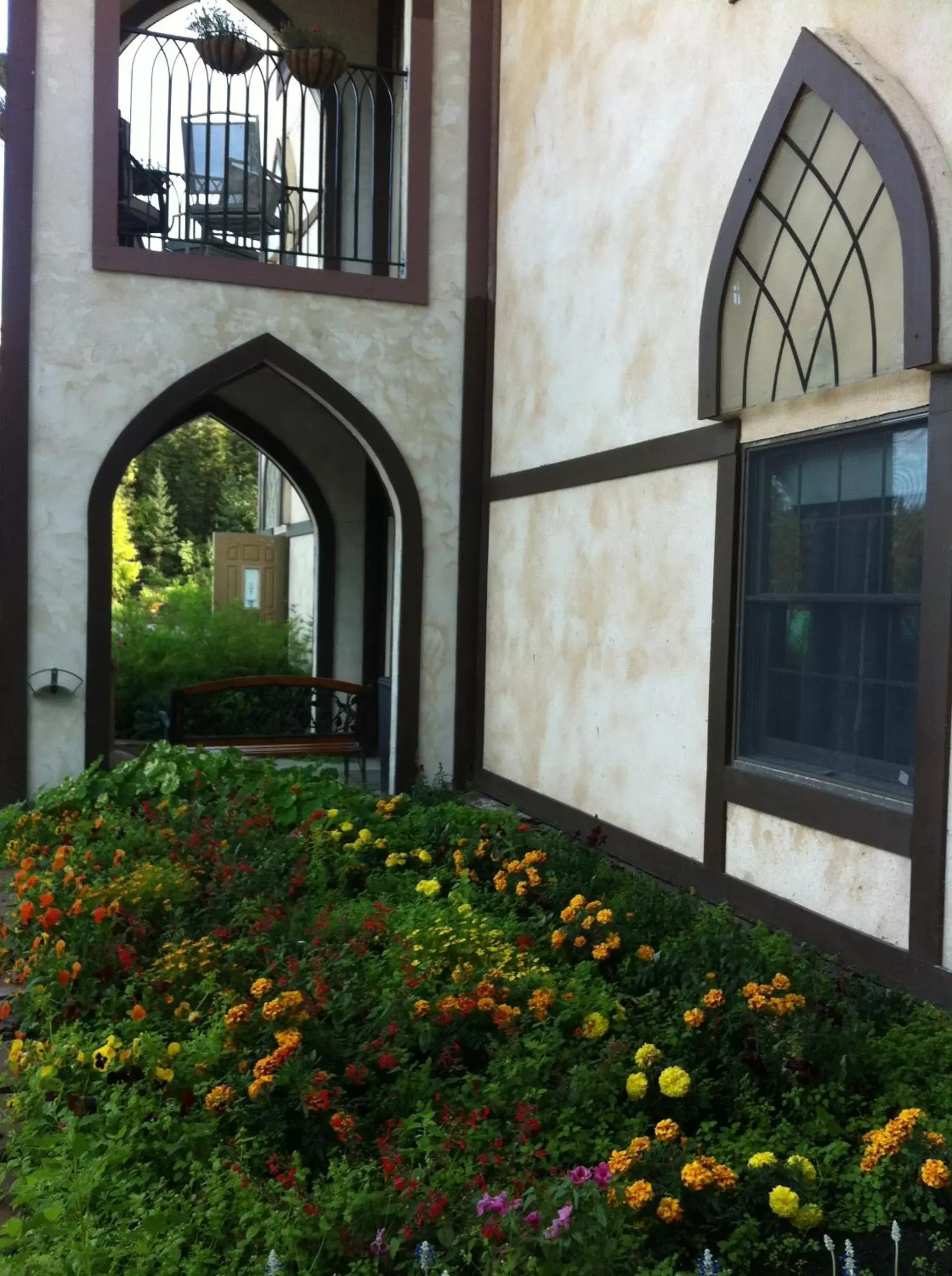 Facade/entrance, Property Building in Abbey Archway Inn