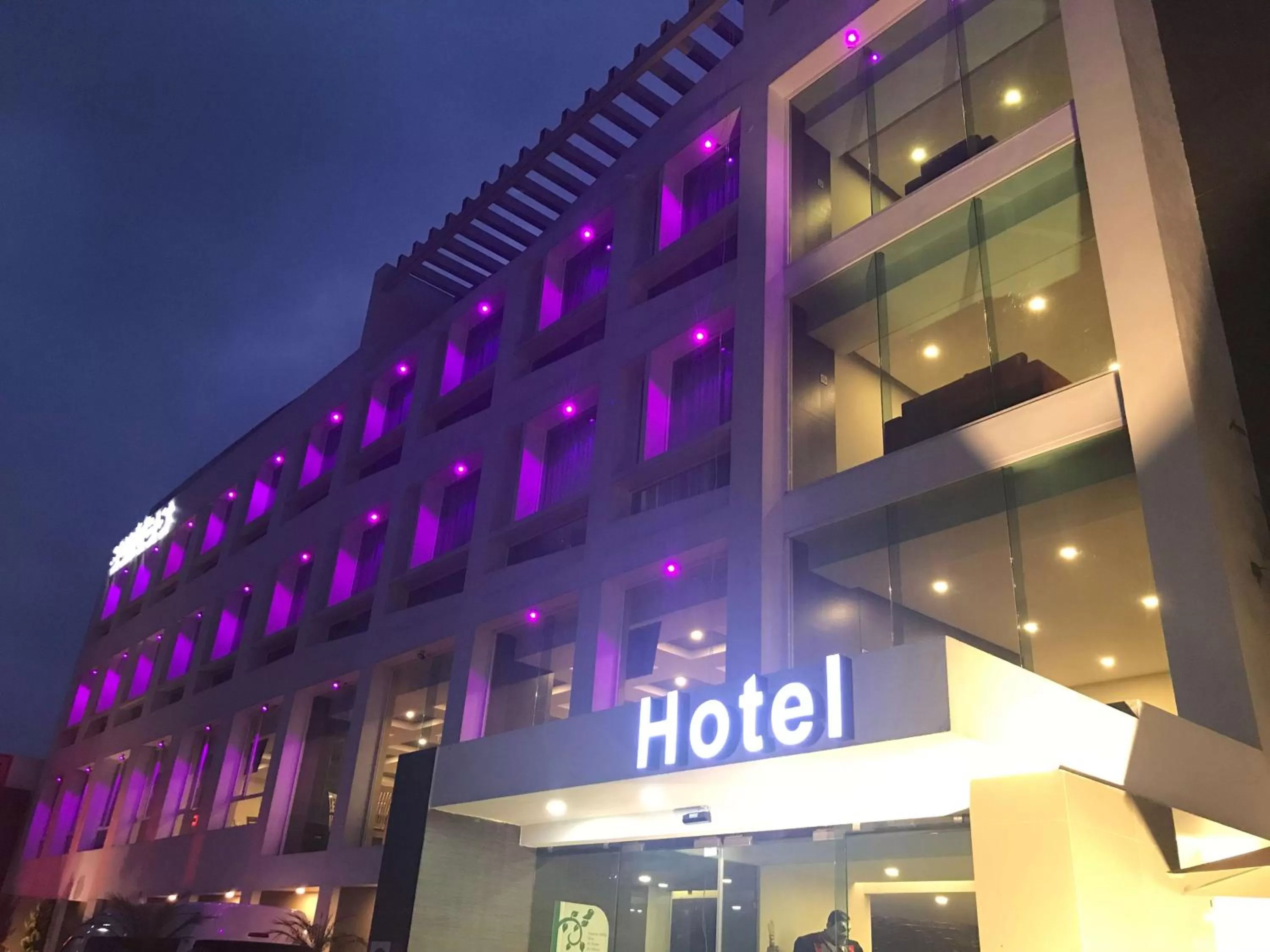 Property building in Best Western Plus Metepec & Suites