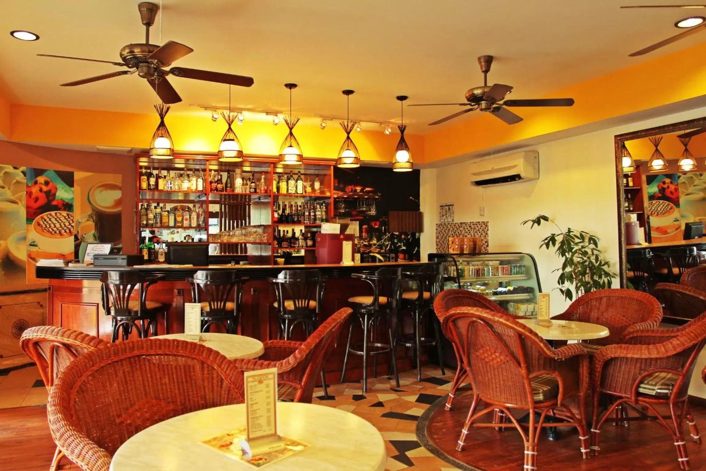 Lounge or bar, Lounge/Bar in Rainbow Paradise Beach Resort