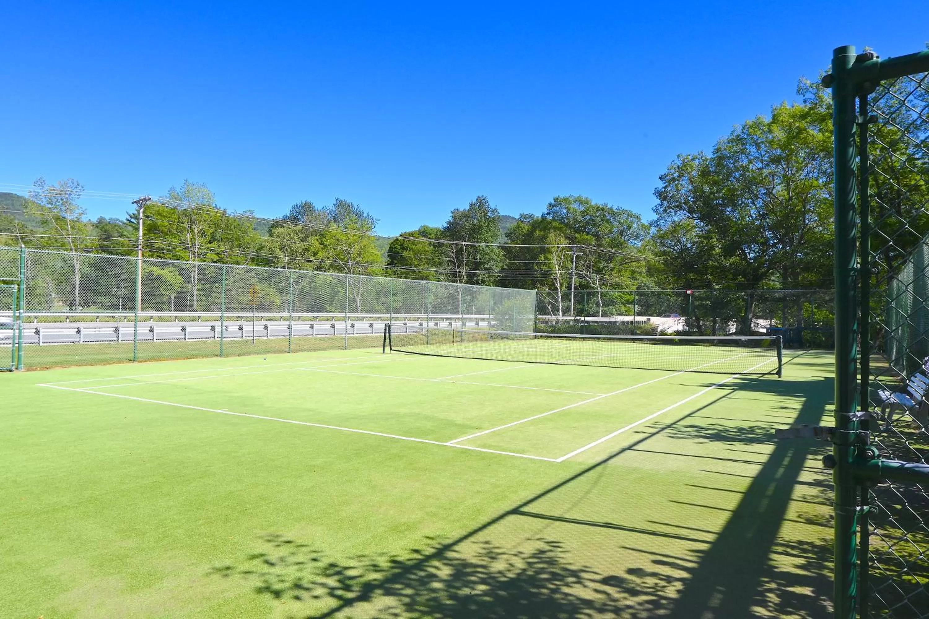 Tennis court in The Lodge at Jackson Village