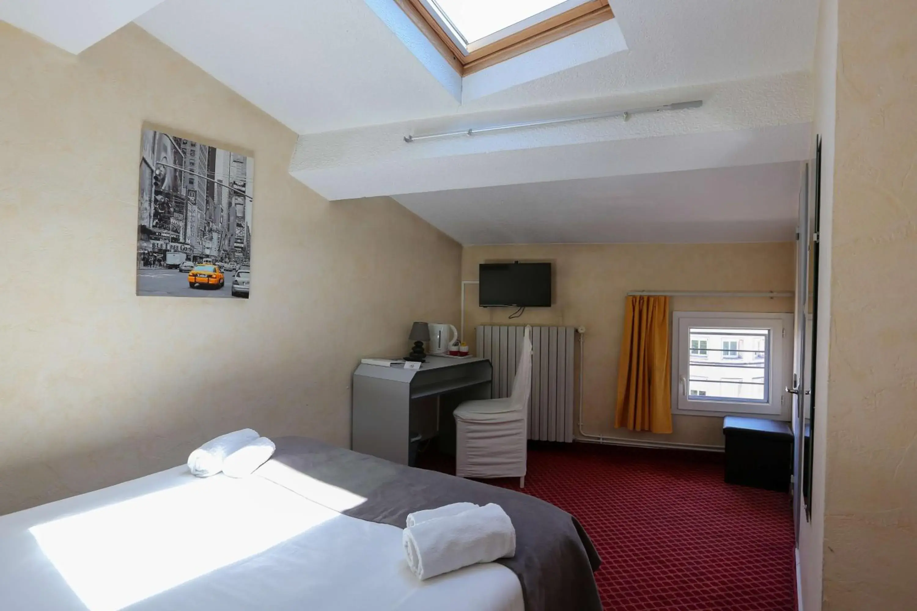 Bedroom, Bed in Brit Hotel Bleu Nuit