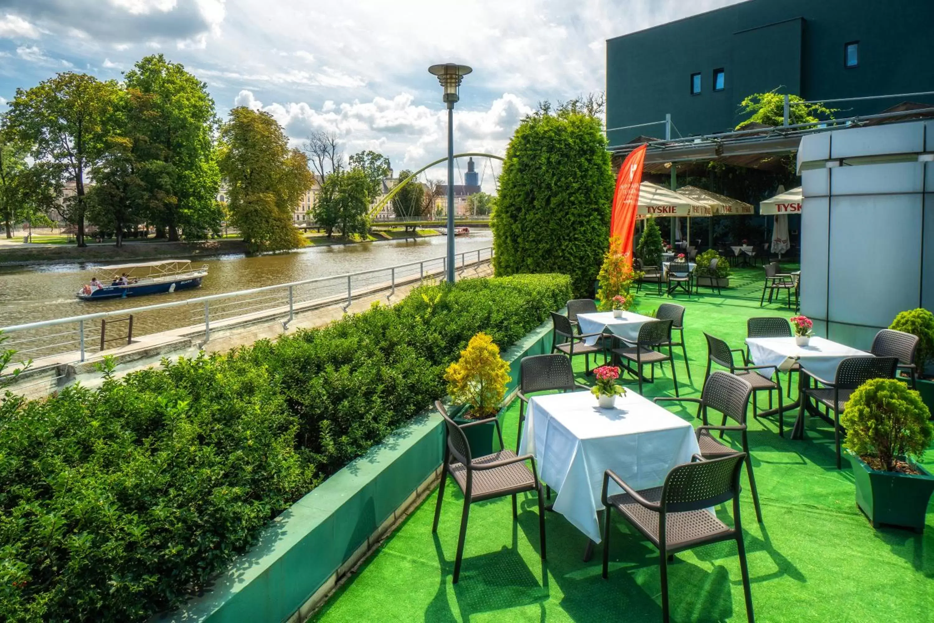 Restaurant/places to eat in HP Park Plaza Restaurant/places to eat in HP Park Plaza