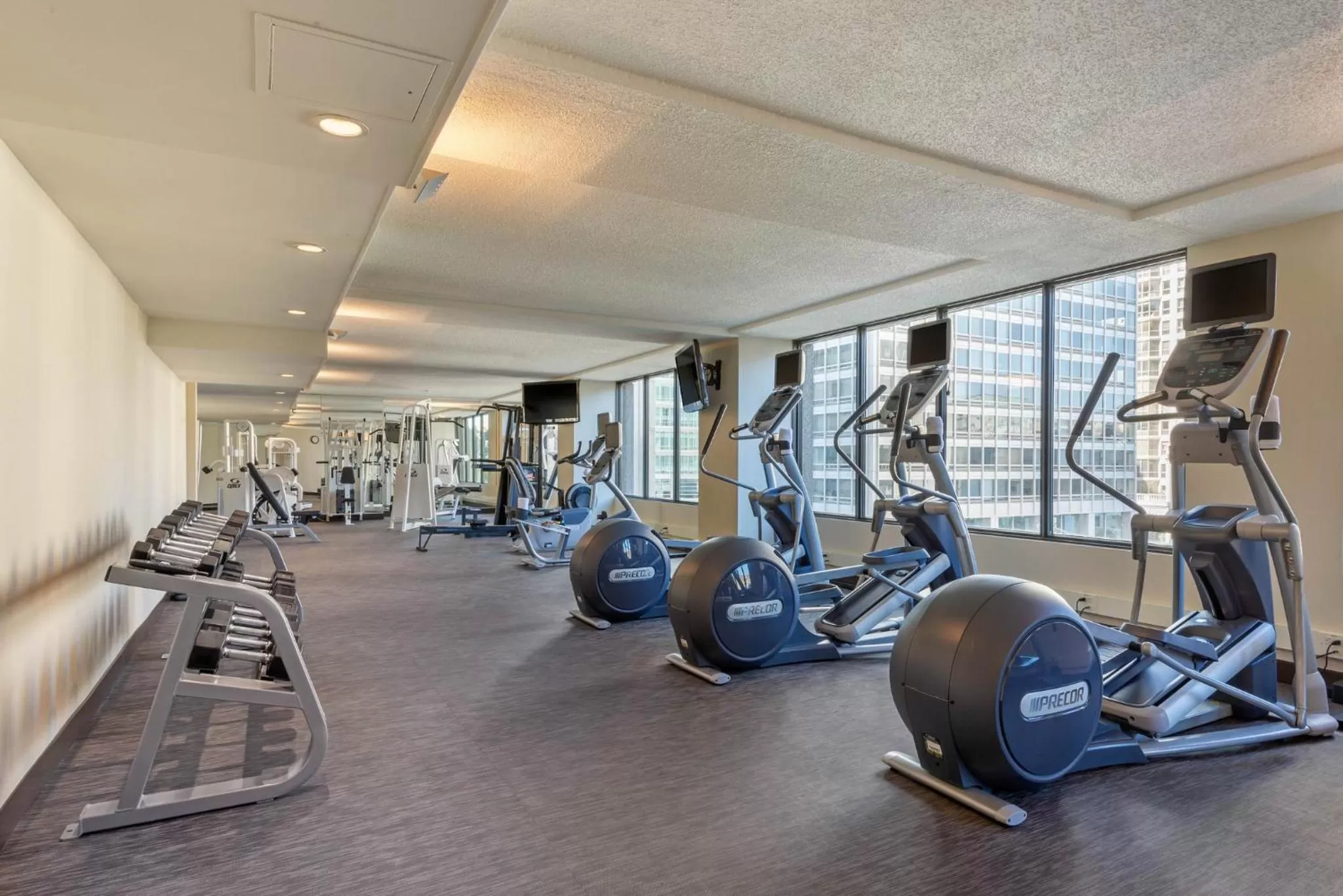 Fitness centre/facilities in Omni Mont-Royal Hotel