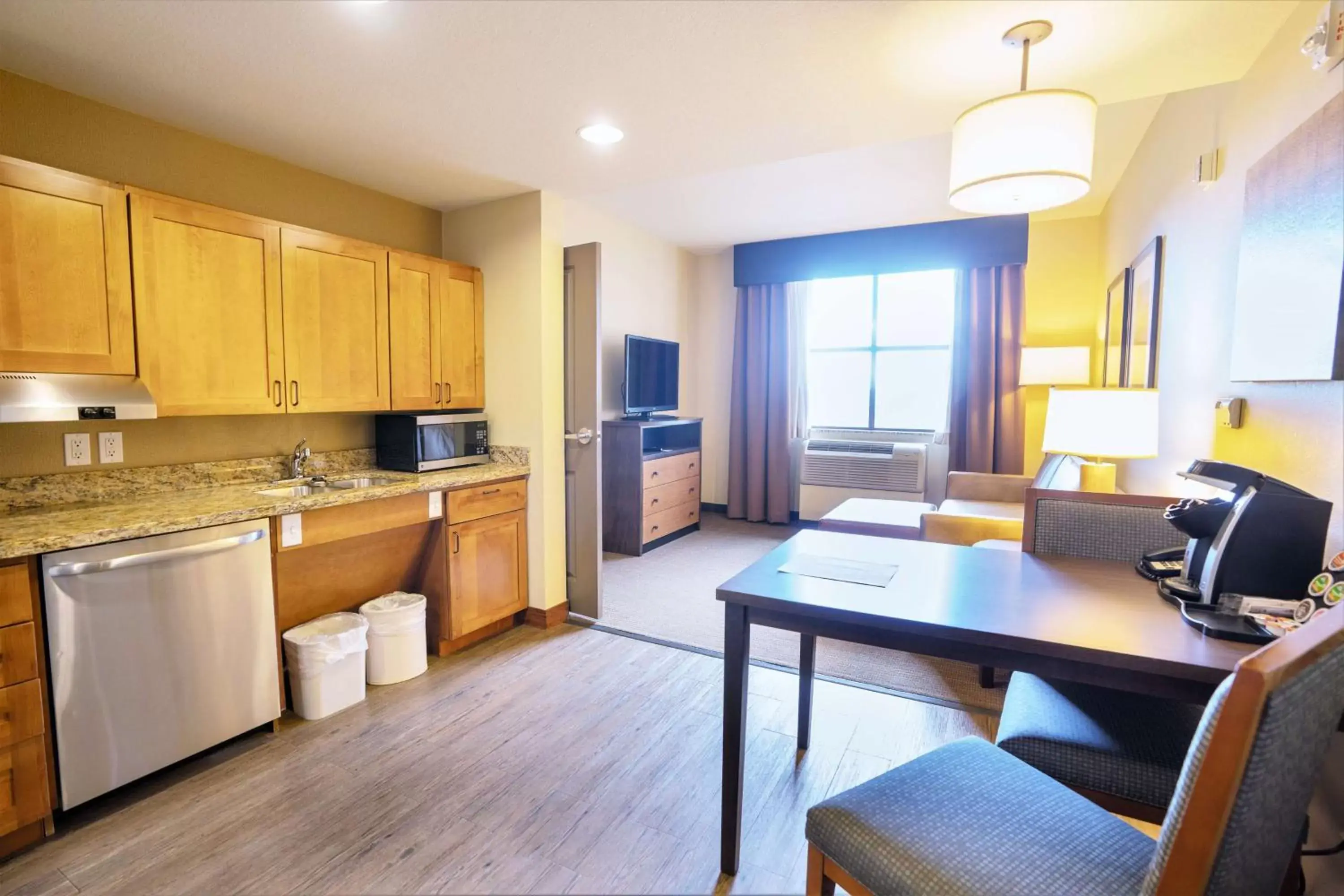 Living room, Kitchen/Kitchenette in Homewood Suites by Hilton, Durango