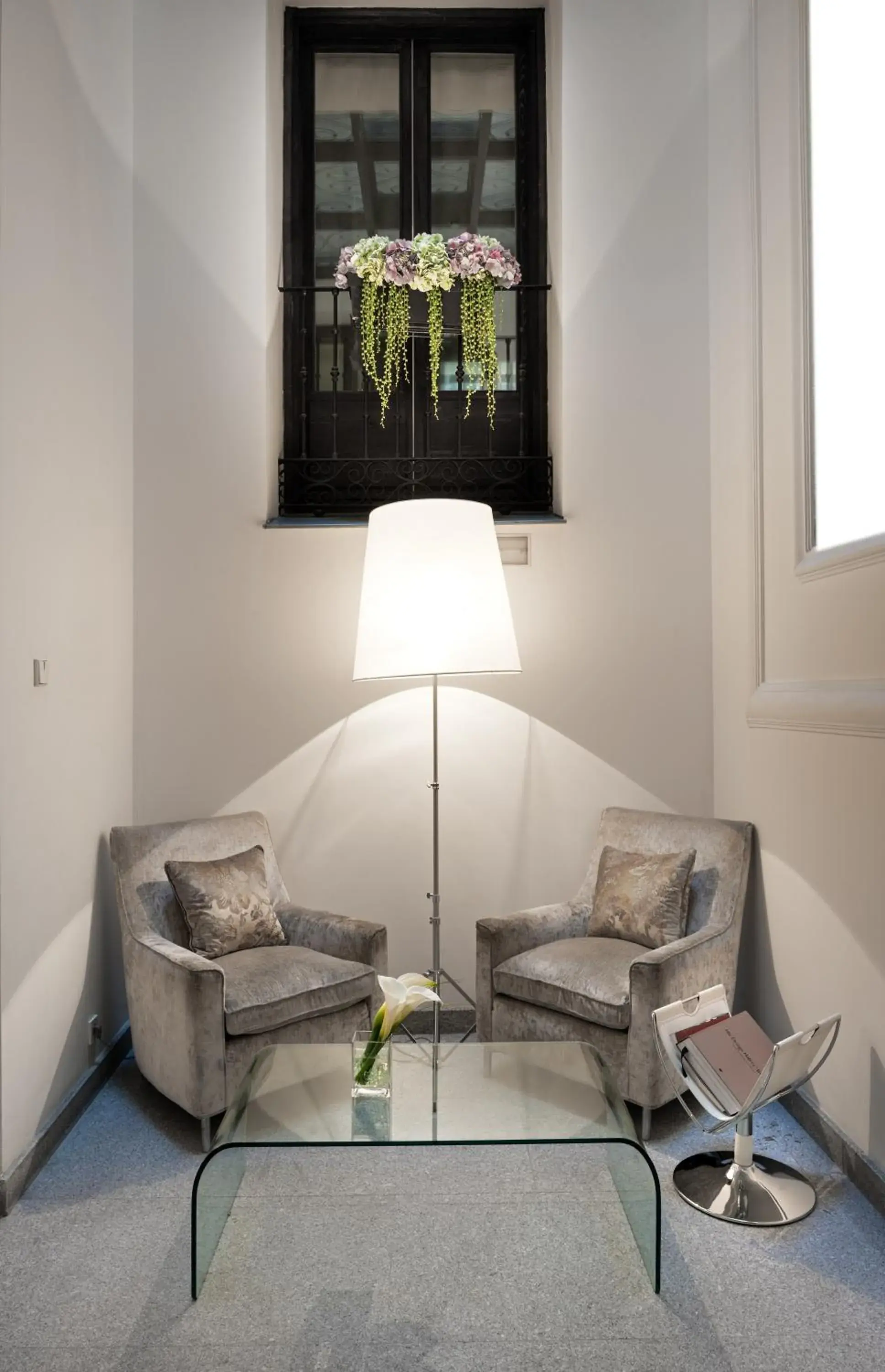 Living room in Hospes Puerta de Alcalá, a Member of Design Hotels Living room in Hospes Puerta de Alcalá, a Member of Design Hotels