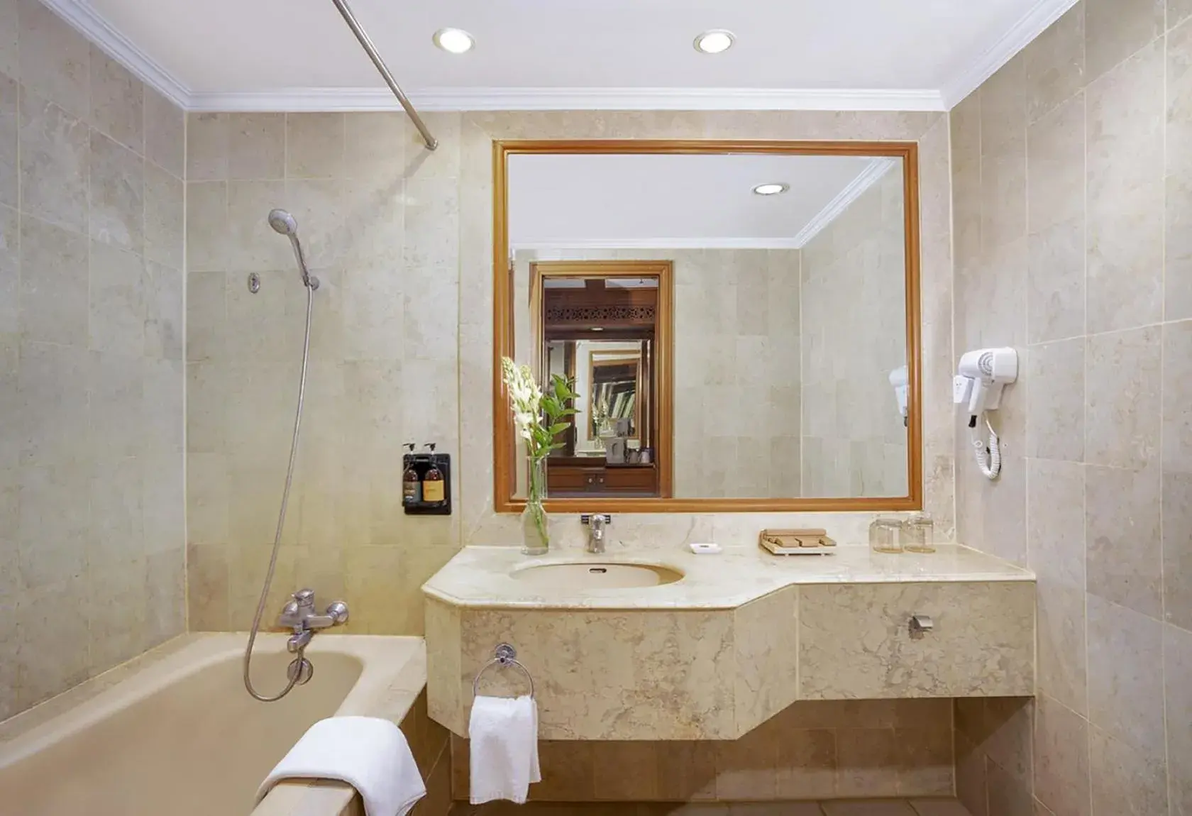 Bathroom in Prime Plaza Hotel Jogjakarta