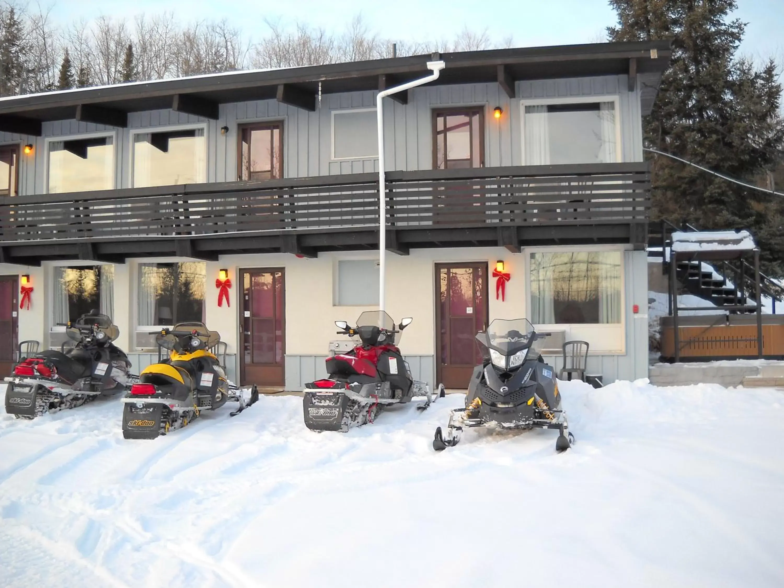 Facade/entrance, Winter in Lakeview Motel