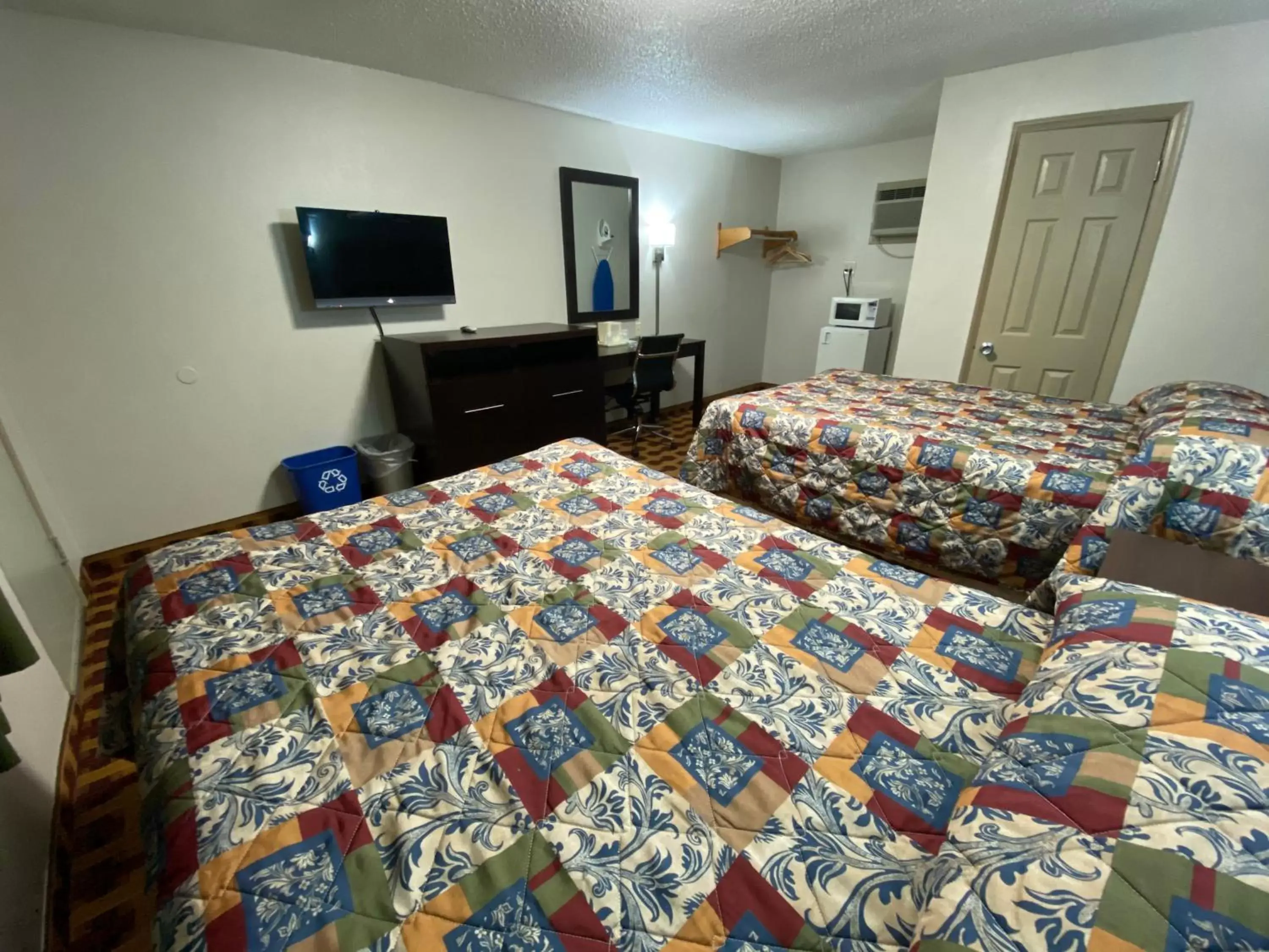 Bed in Lodge Inn Wrightstown - Fort Dix