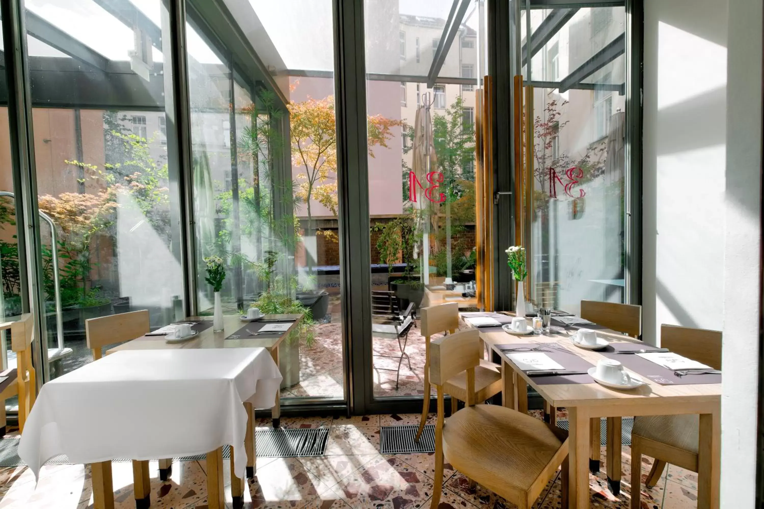 Patio, Restaurant/Places to Eat in Hotel Bleibtreu Berlin by Golden Tulip