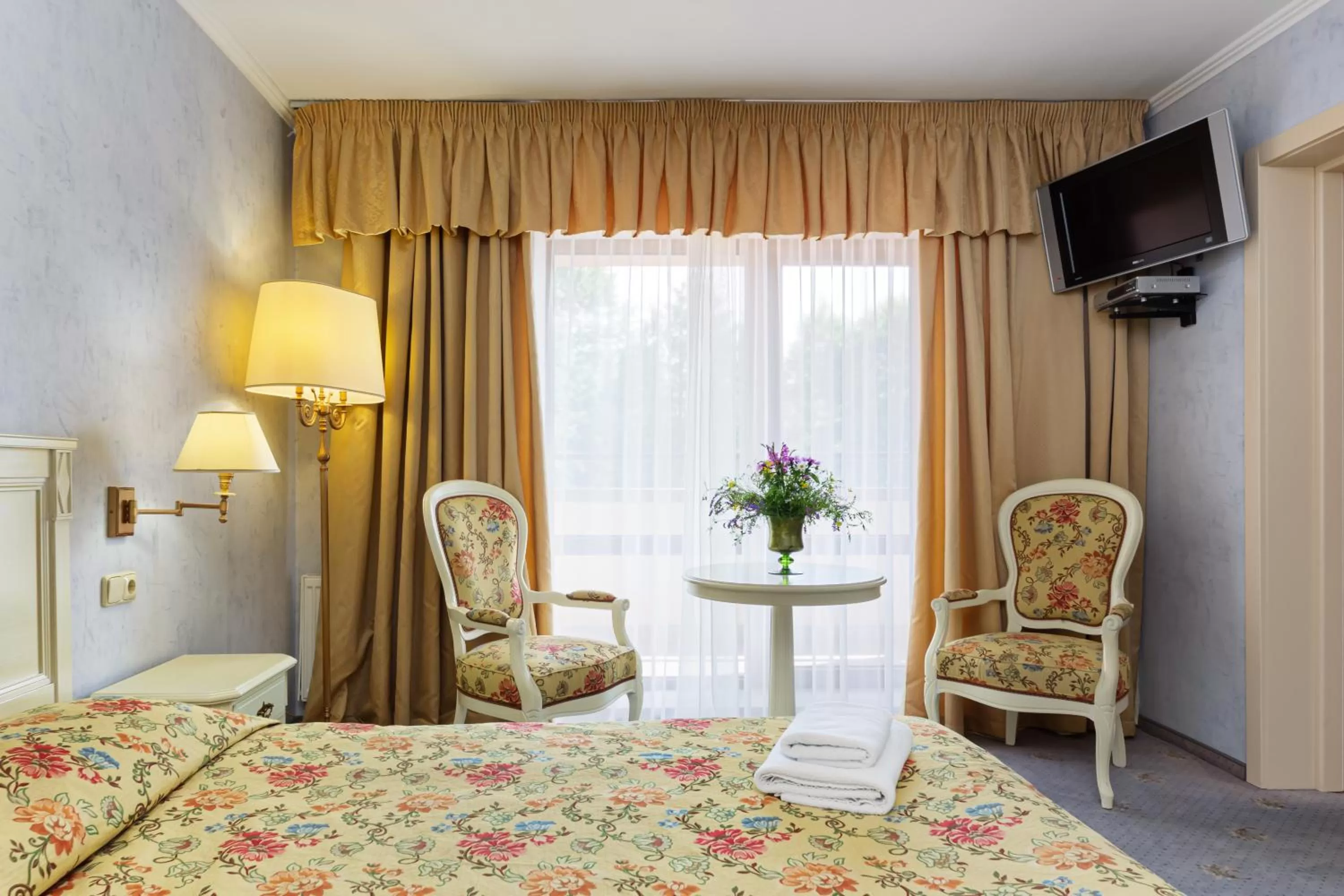 Bedroom, Bed in Edelweiss