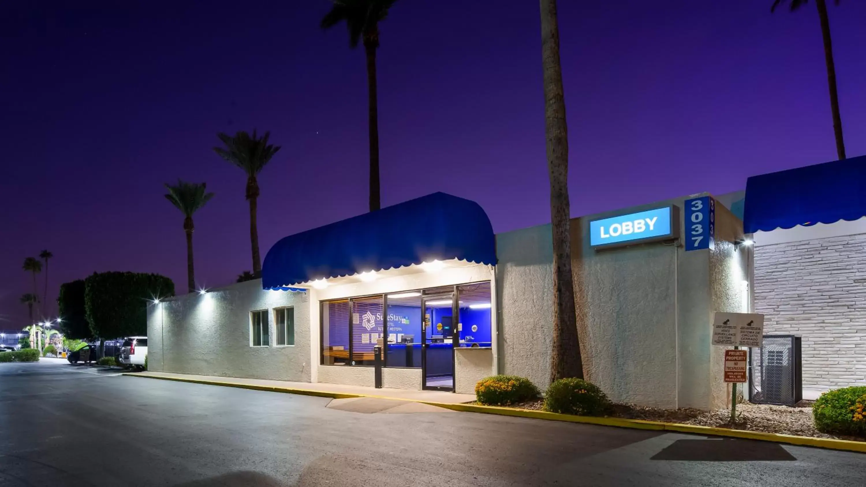 Facade/entrance, Property Building in SureStay Hotel by Best Western Phoenix Airport
