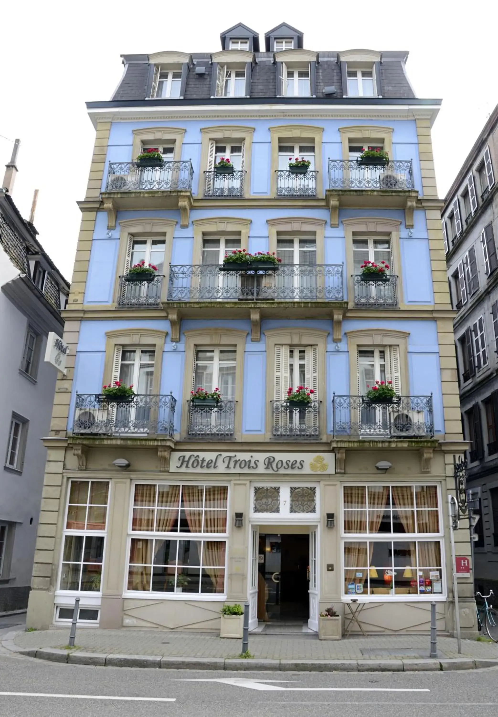 Facade/entrance, Property Building in Hotel Roses