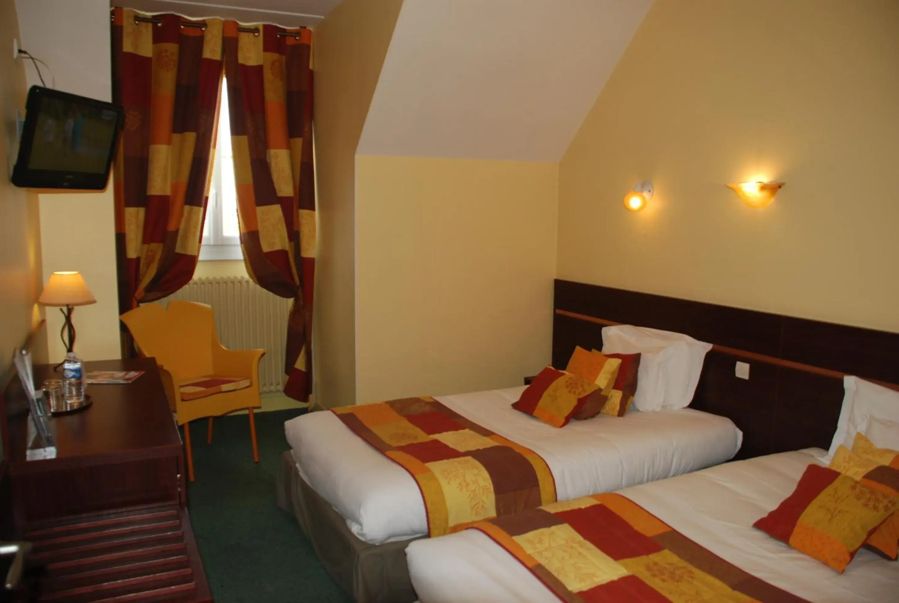 Bedroom, Bed in The Originals City, Hotel Cathedrale, Lisieux (Inter-Hotel)