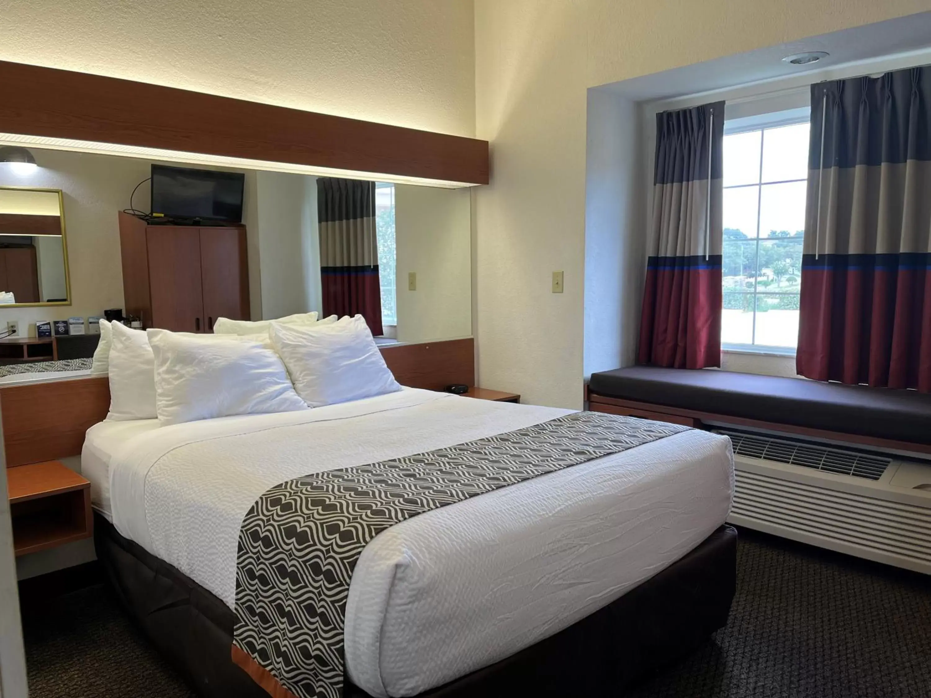 Bed in Microtel Inn and Suites by Wyndham - Lady Lake/ The Villages