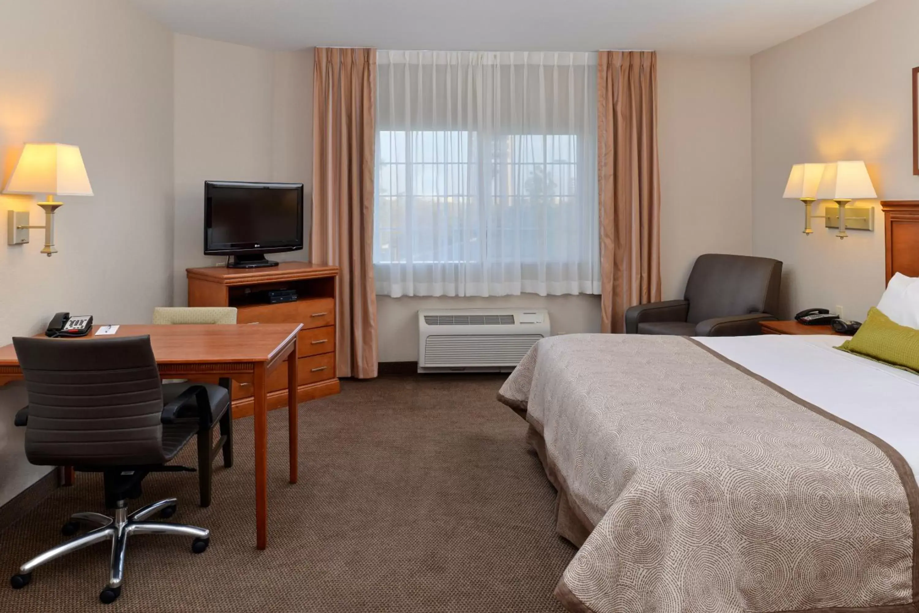 Photo of the whole room, TV/Entertainment Center in Candlewood Suites Turlock, an IHG Hotel