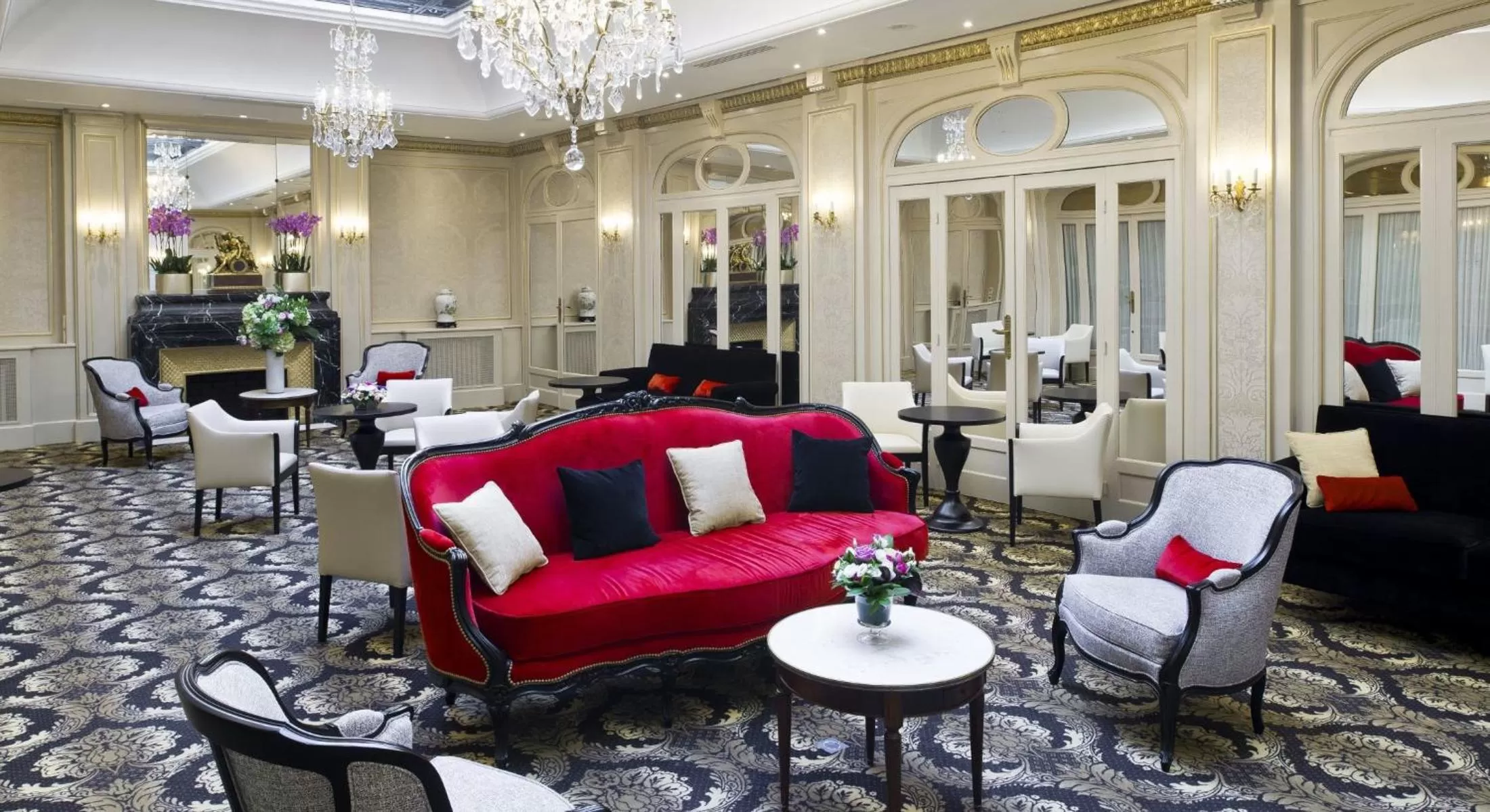 Seating area in Hôtel Saint-Pétersbourg Opéra & Spa