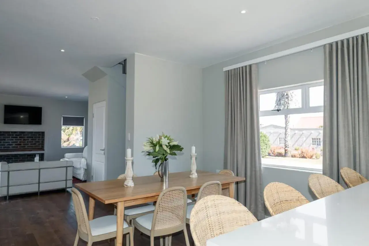 Dining Area in Blue Bay Lodge