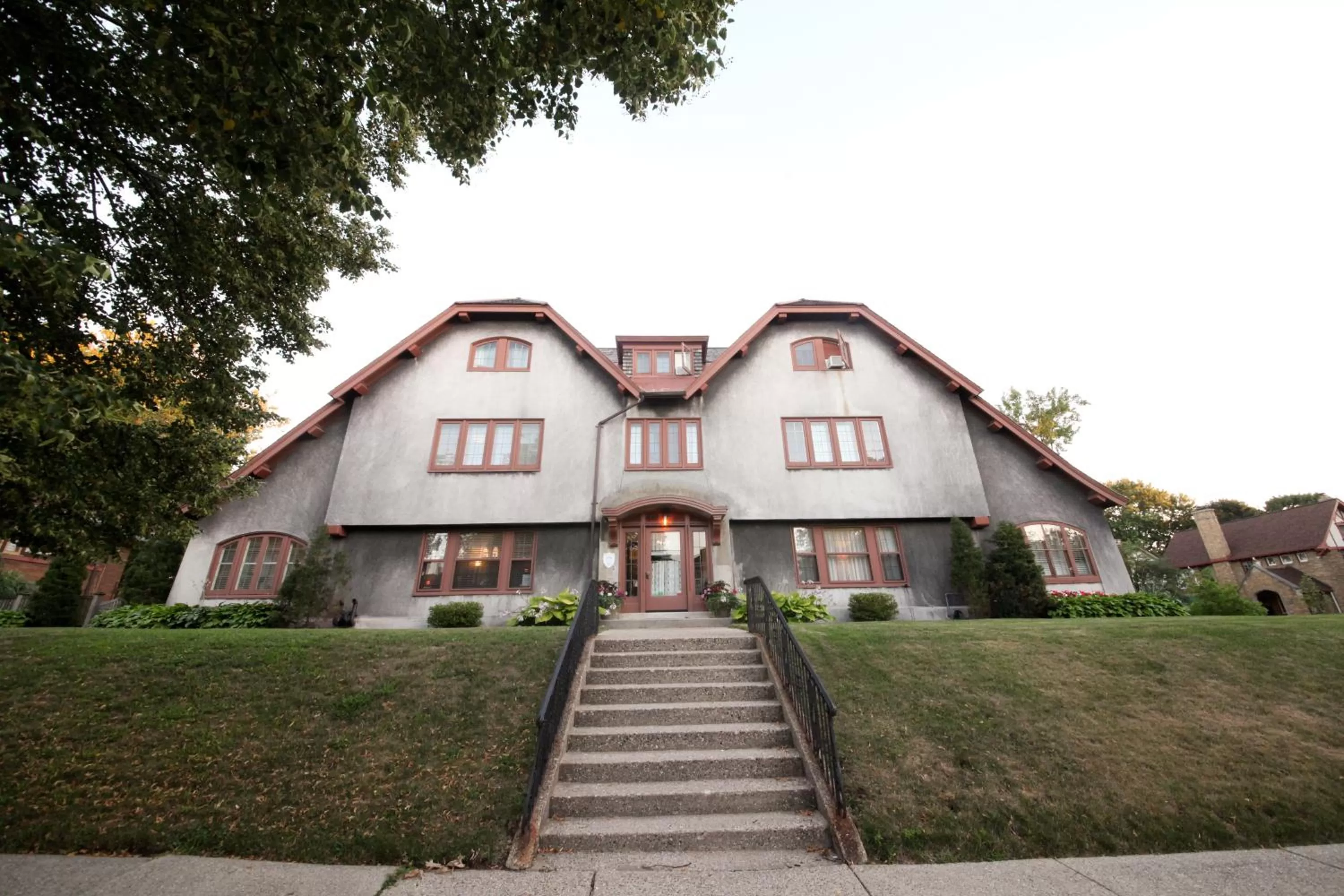 Property Building in Leonard at Logan House
