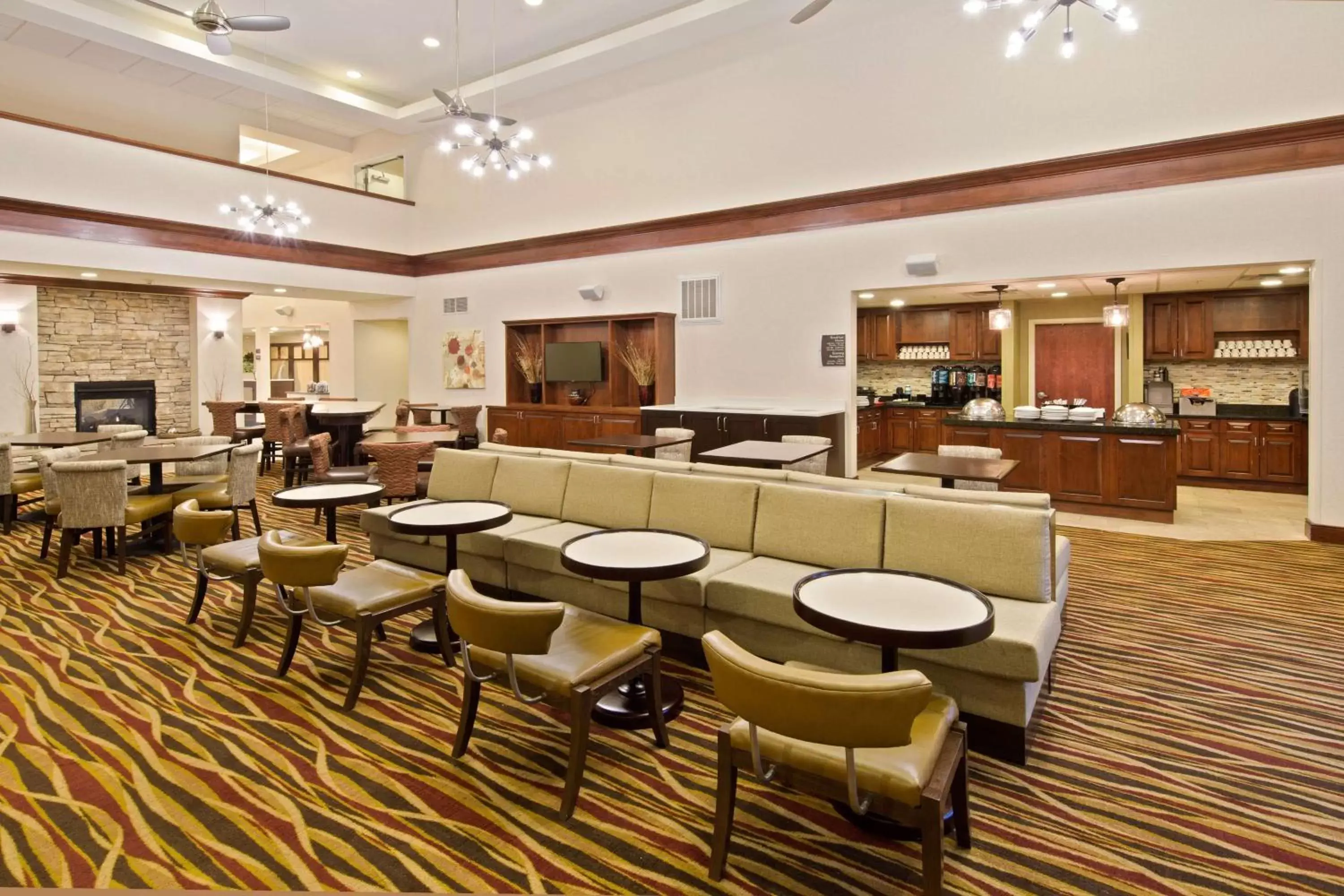 Dining area, Lounge/Bar in Homewood Suites by Hilton Denver West - Lakewood