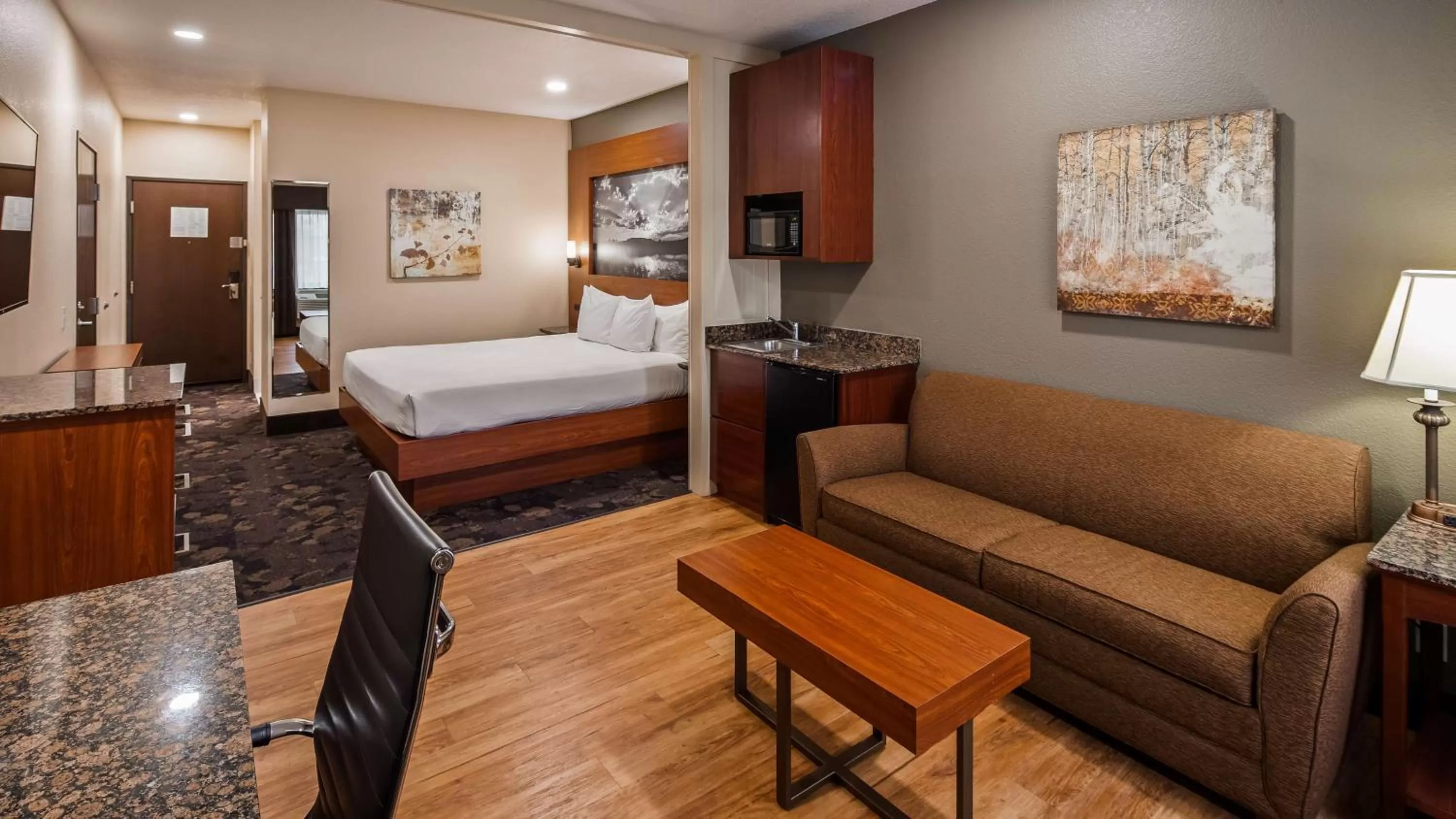 King Room with Roll-In Shower - Mobility Accessible/Non-Smoking in Best Western Plus Oklahoma City Yukon