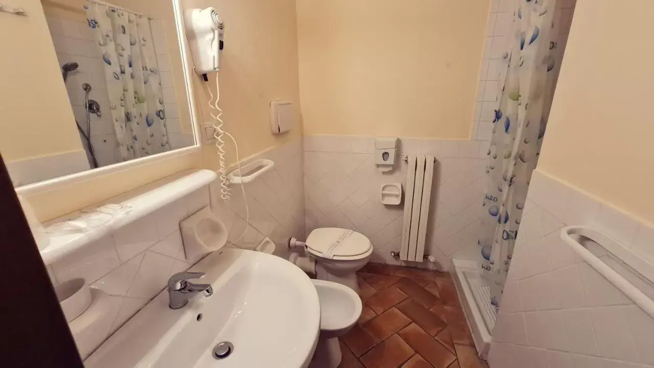 Bathroom in Borgo de' Varano by Hotel I Duchi