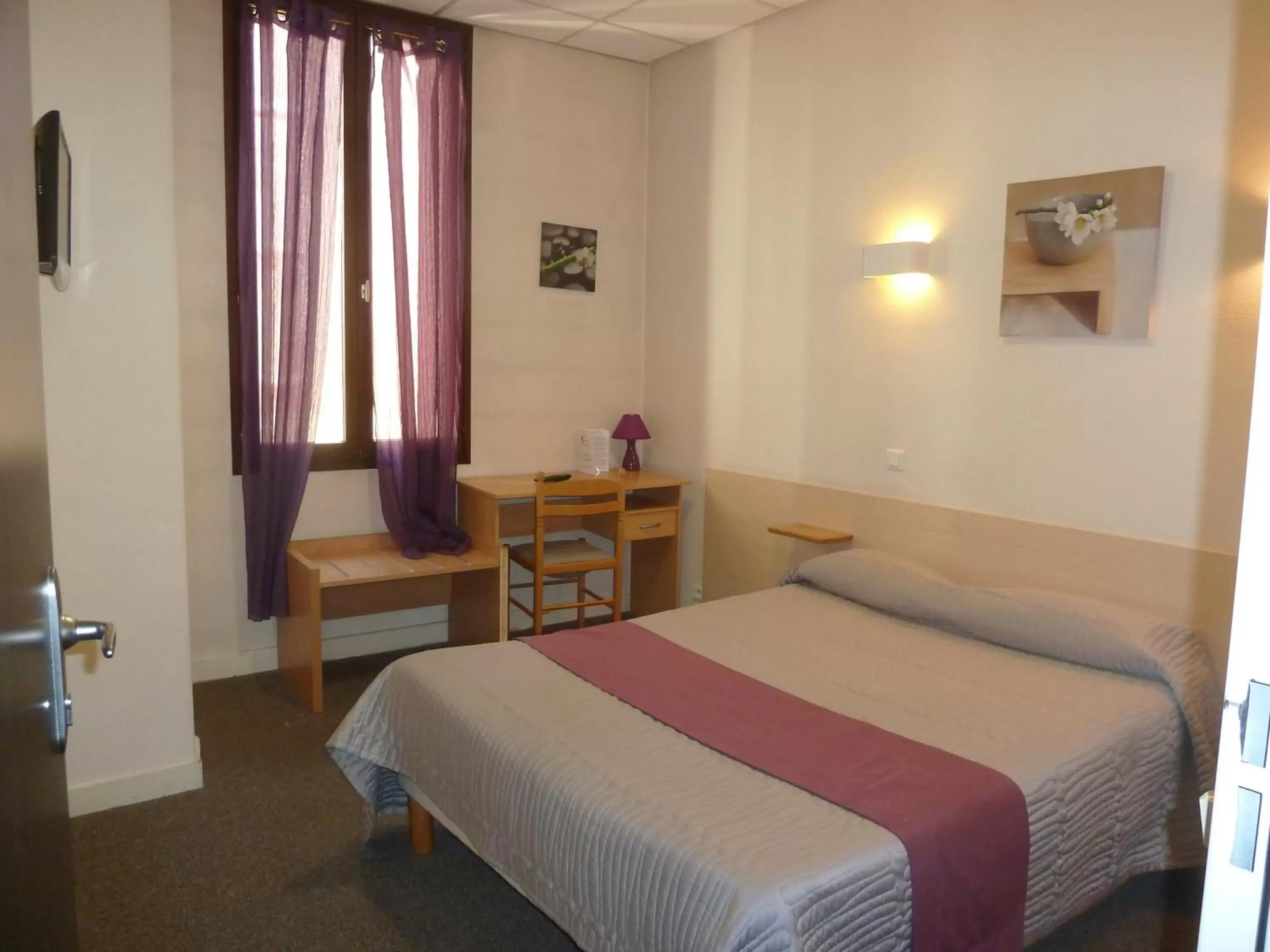 Bedroom, Bed in Hôtel Concorde - Rodez Centre Ville