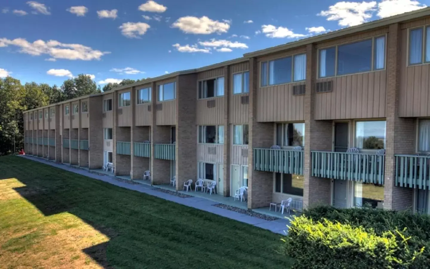 Property building in Old Orchard Inn Property building in Old Orchard Inn