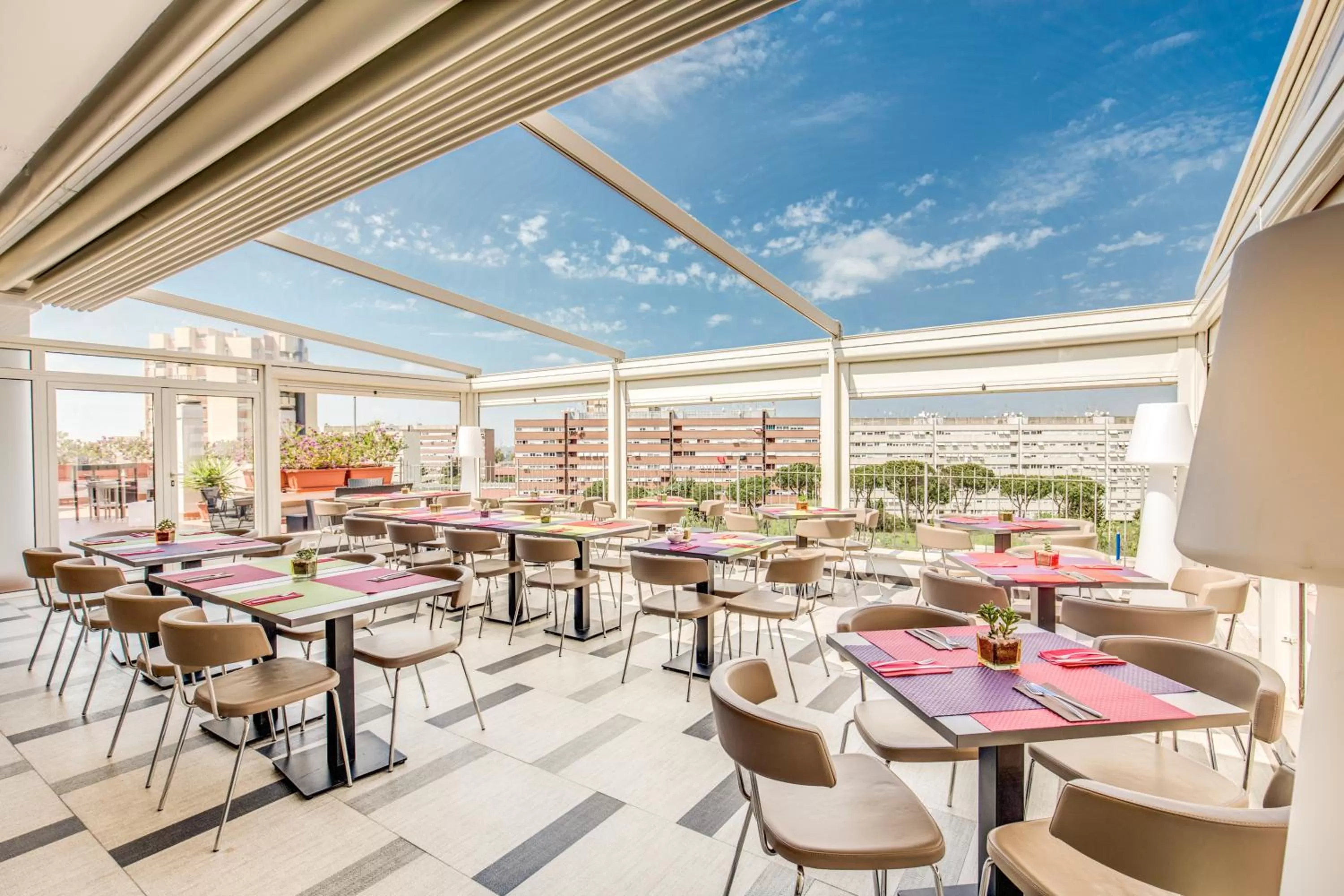 Restaurant/places to eat in Warmthotel