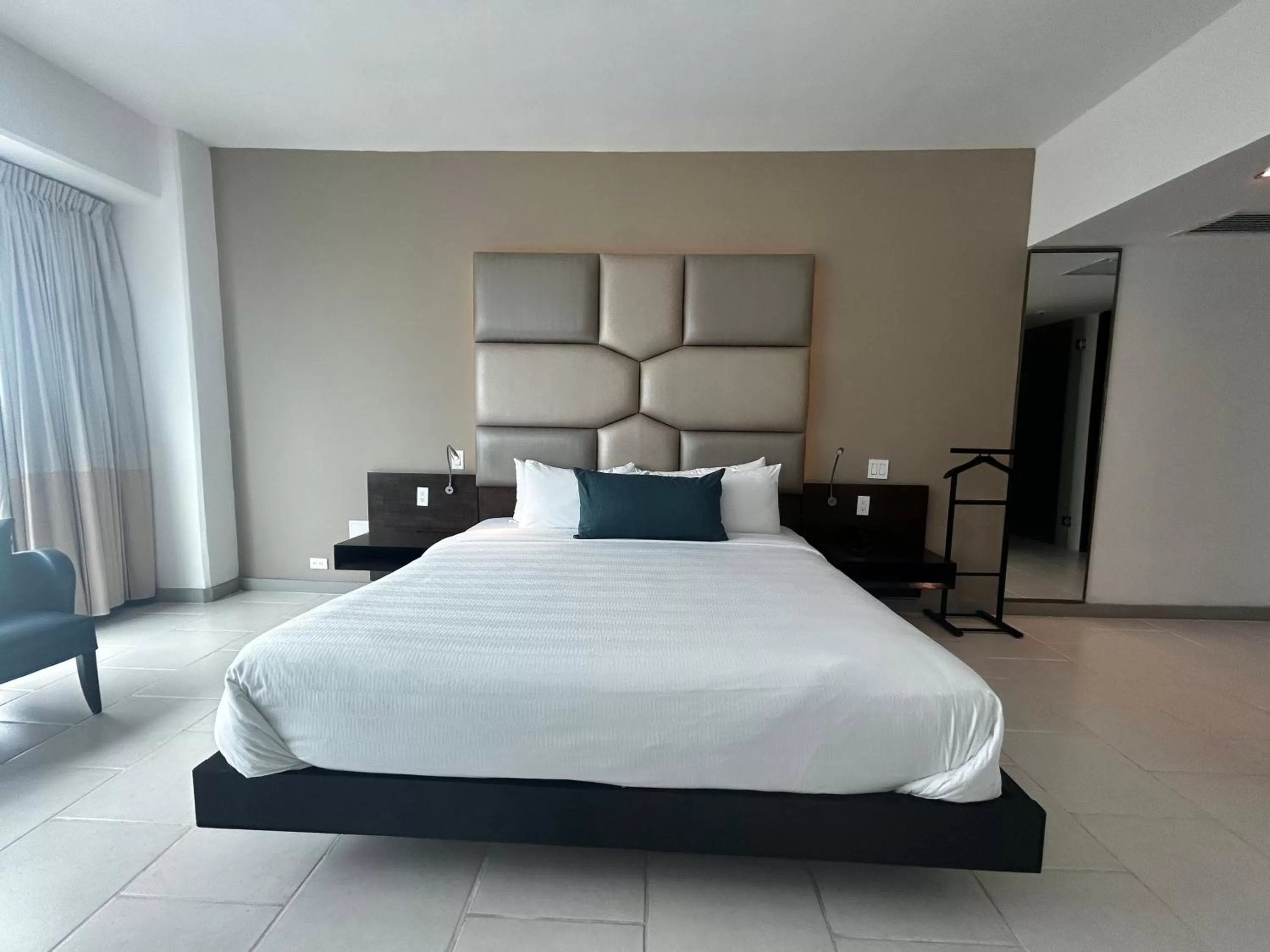 Bed in Decapolis Hotel Panama City