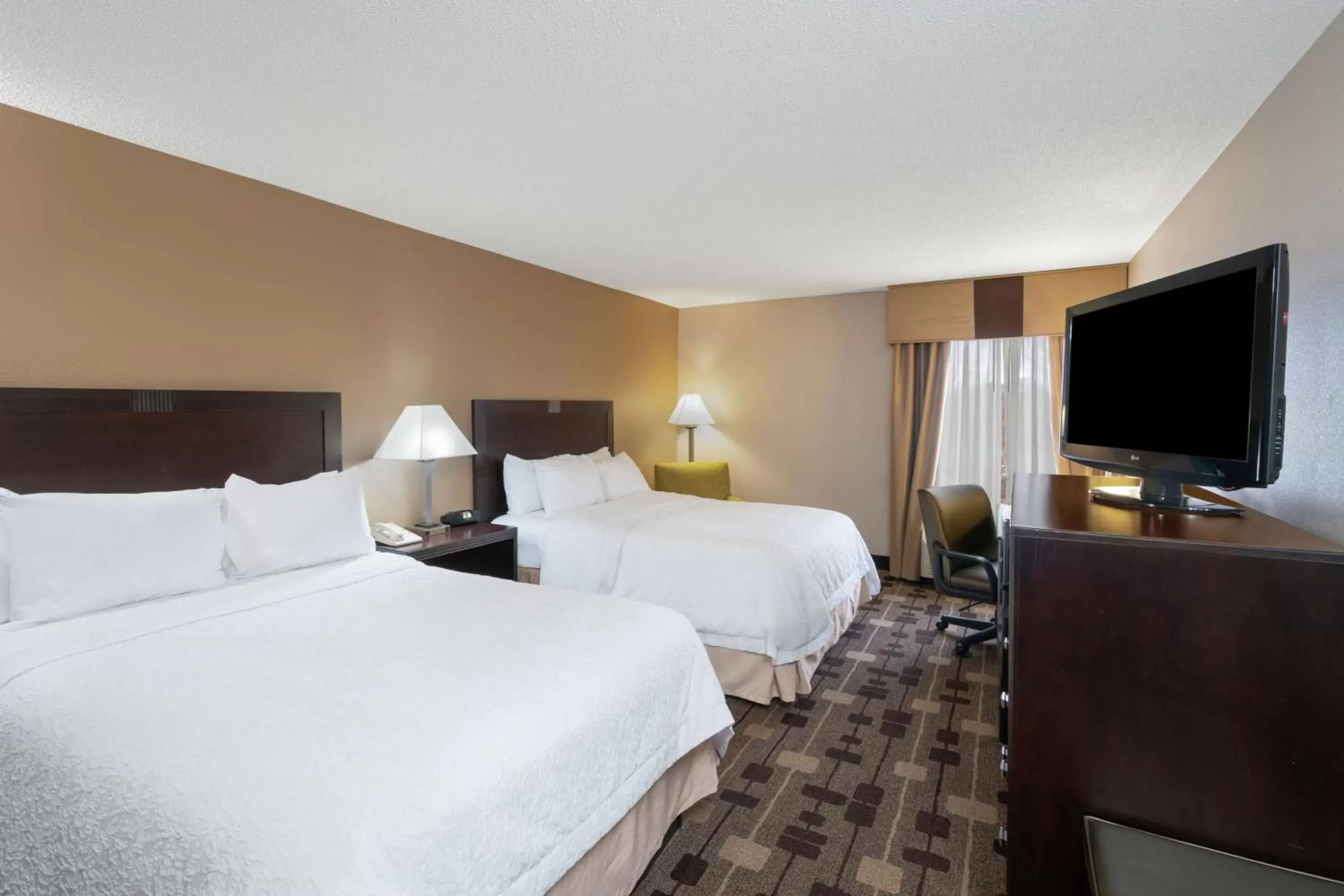 Bedroom, Bed in Hampton Inn Dublin Bedroom, Bed in Hampton Inn Dublin