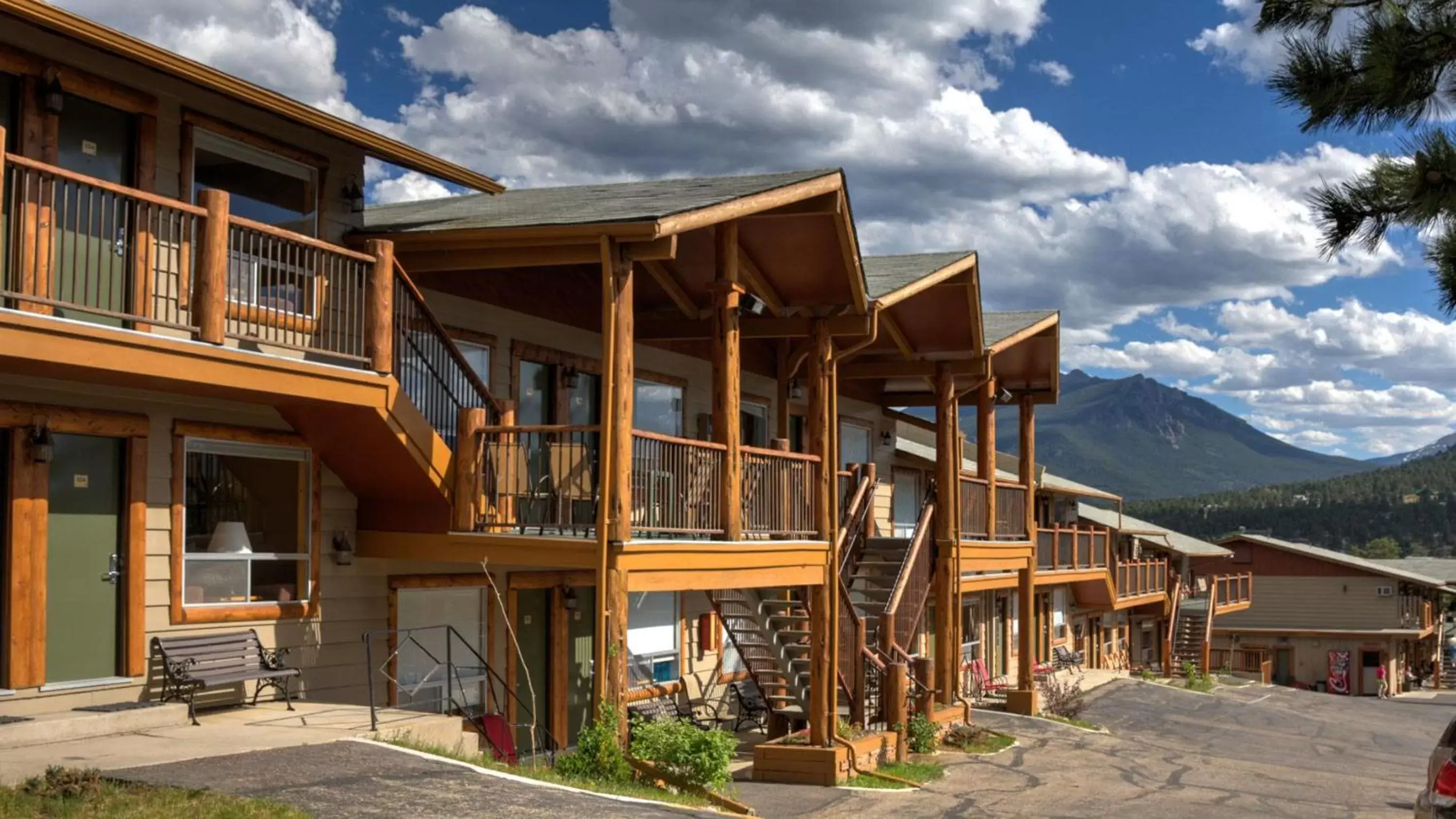 Facade/entrance, Property Building in Hotel Estes