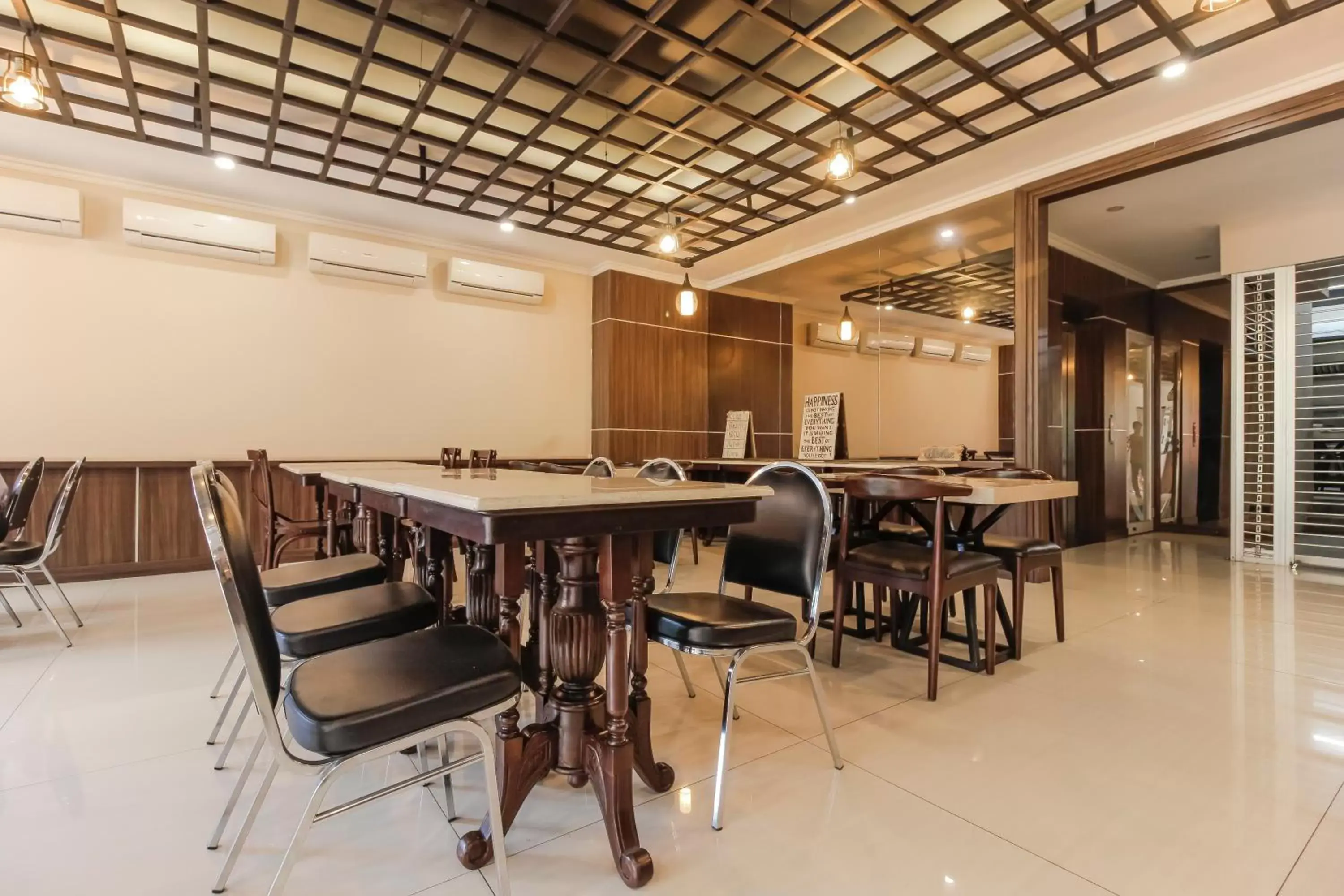 Restaurant/places to eat in RedDoorz Plus @ Thamrin Restaurant/places to eat in RedDoorz Plus @ Thamrin