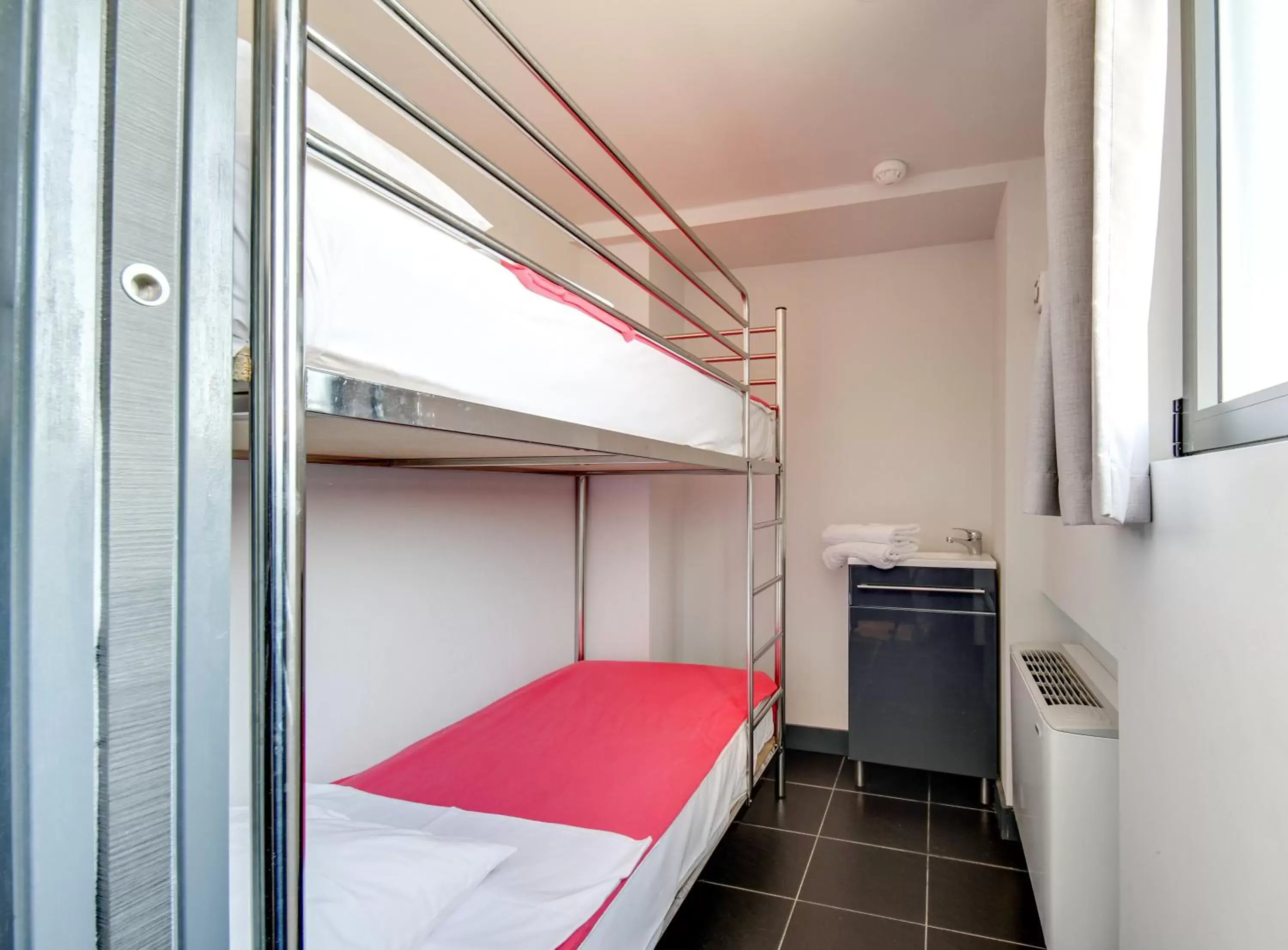 Bedroom, Bunk Bed in Brit Hotel Porte d'Espagne