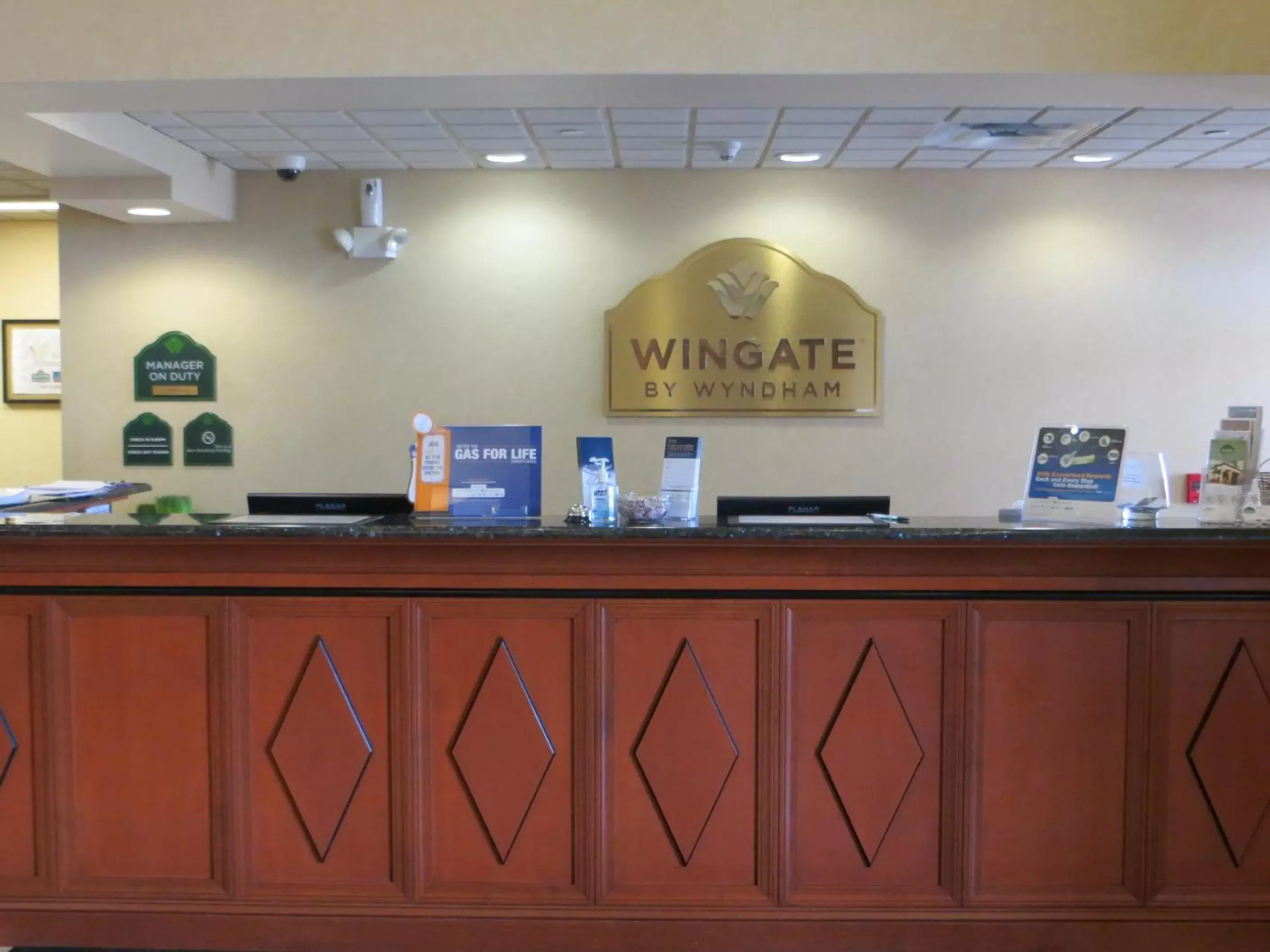 Lobby/Reception in Wingate by Wyndham