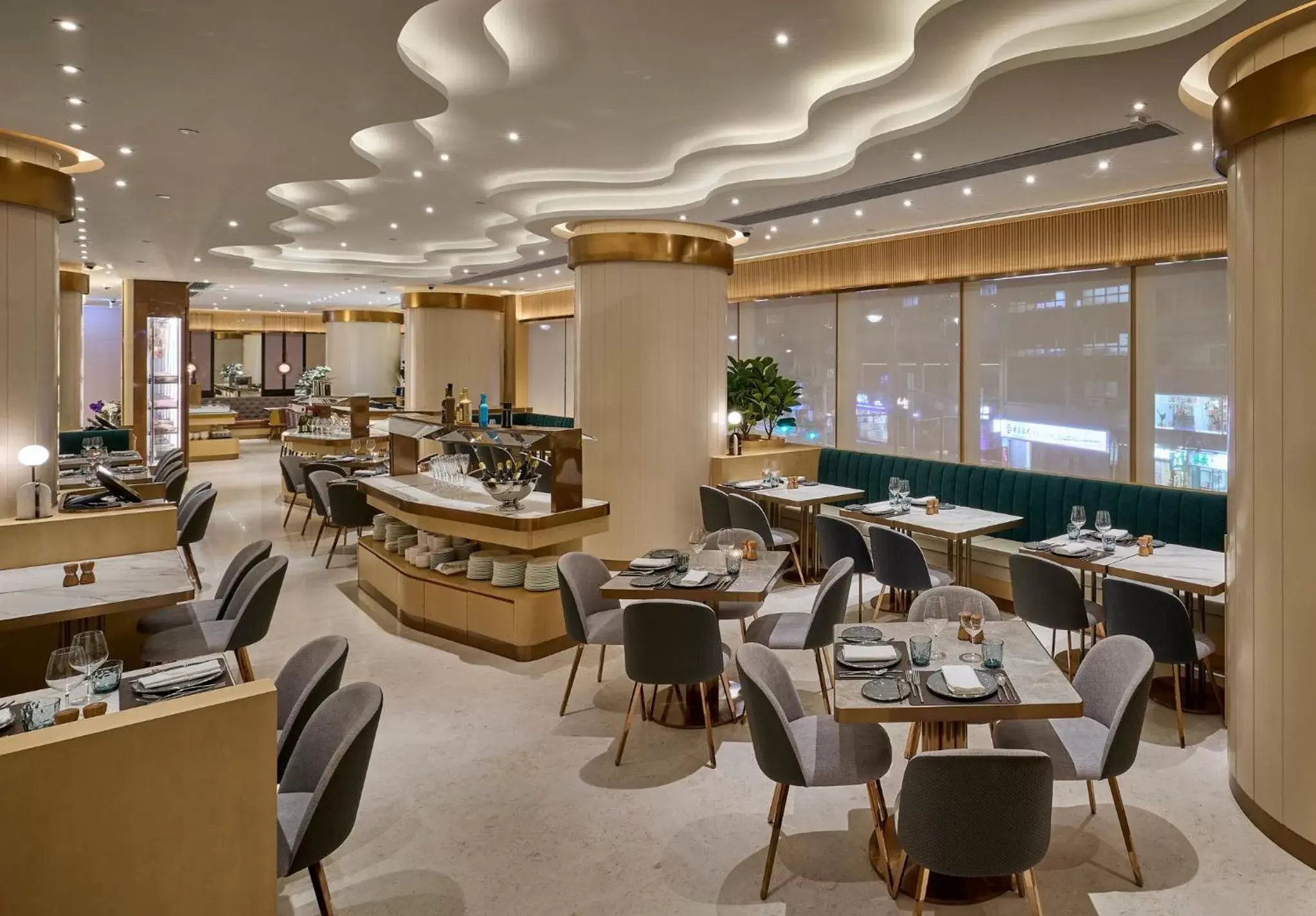 Restaurant/Places to Eat in Crowne Plaza Hong Kong Causeway Bay, an IHG Hotel