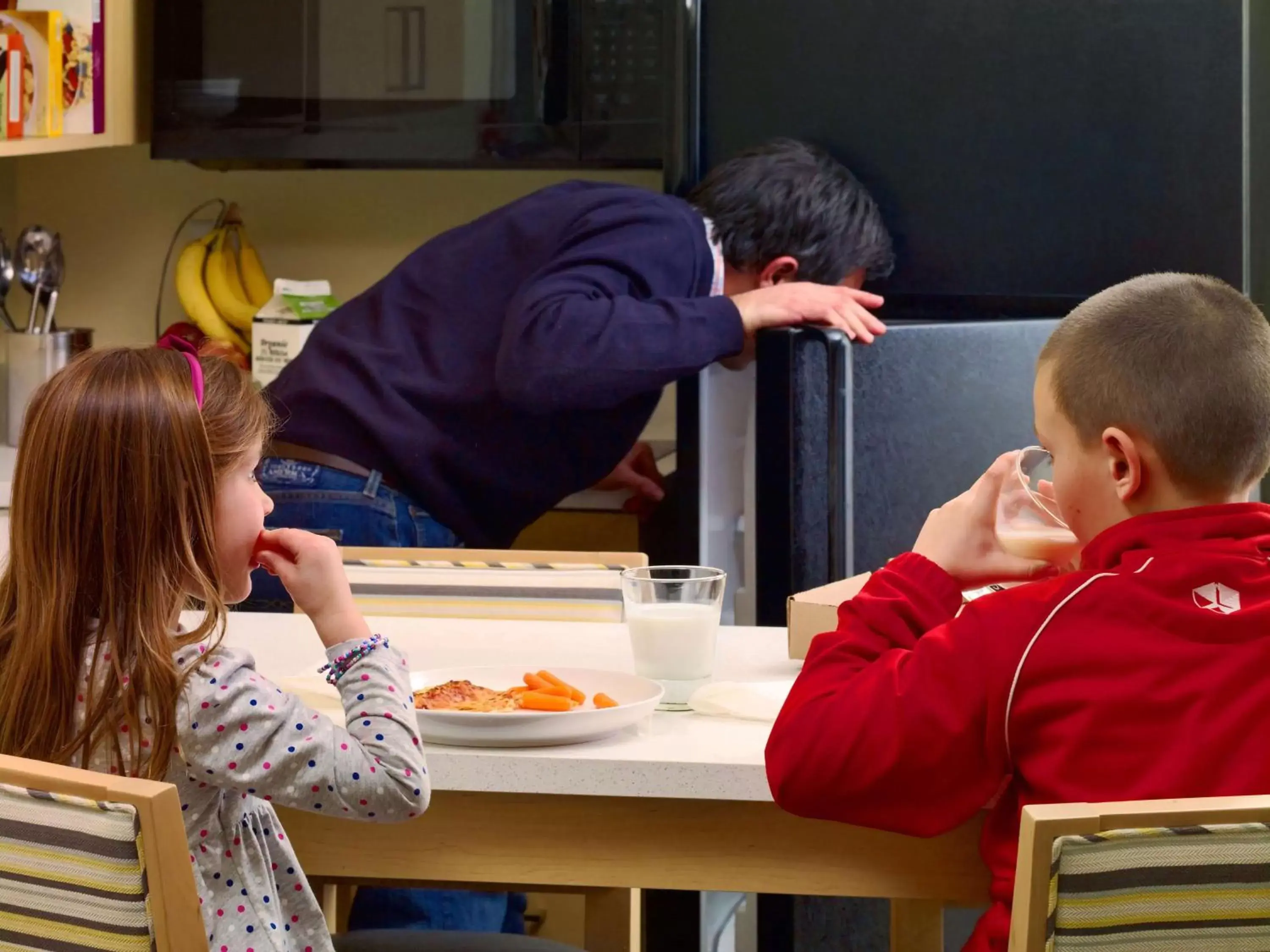 Kitchen or kitchenette, Children in Sonesta ES Suites South Brunswick - Princeton