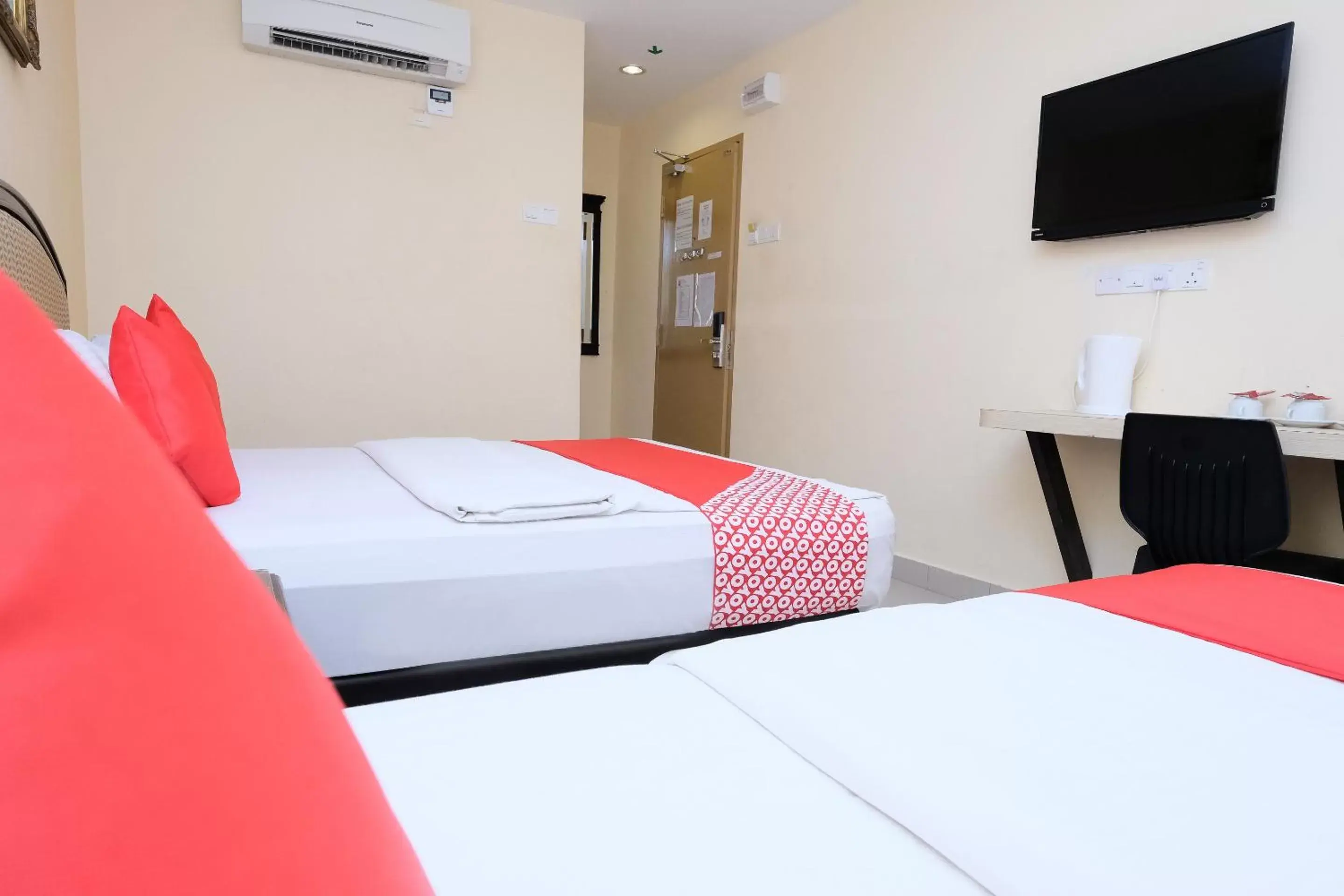 Bedroom, Bed in Super OYO 635 Seven Days Hotel