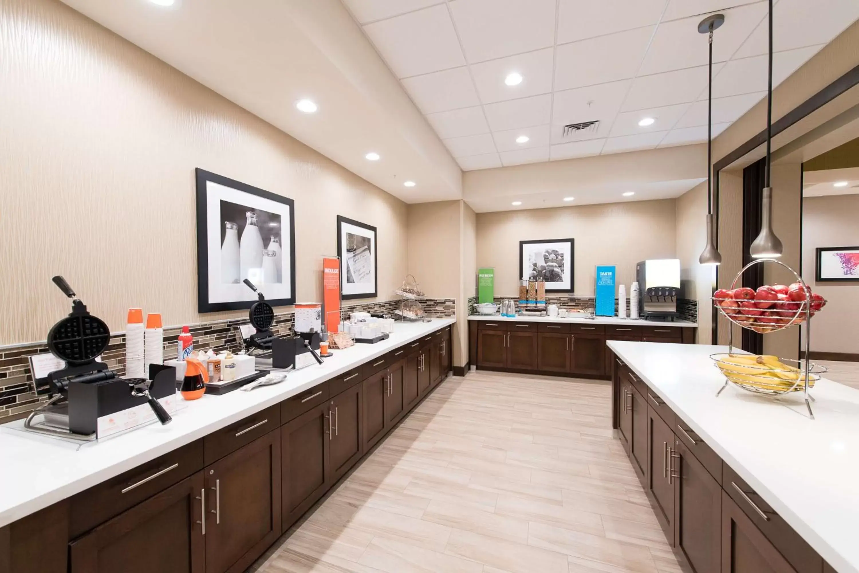 Dining area, Restaurant/Places to Eat in Hampton Inn and Suites Fayetteville, NC