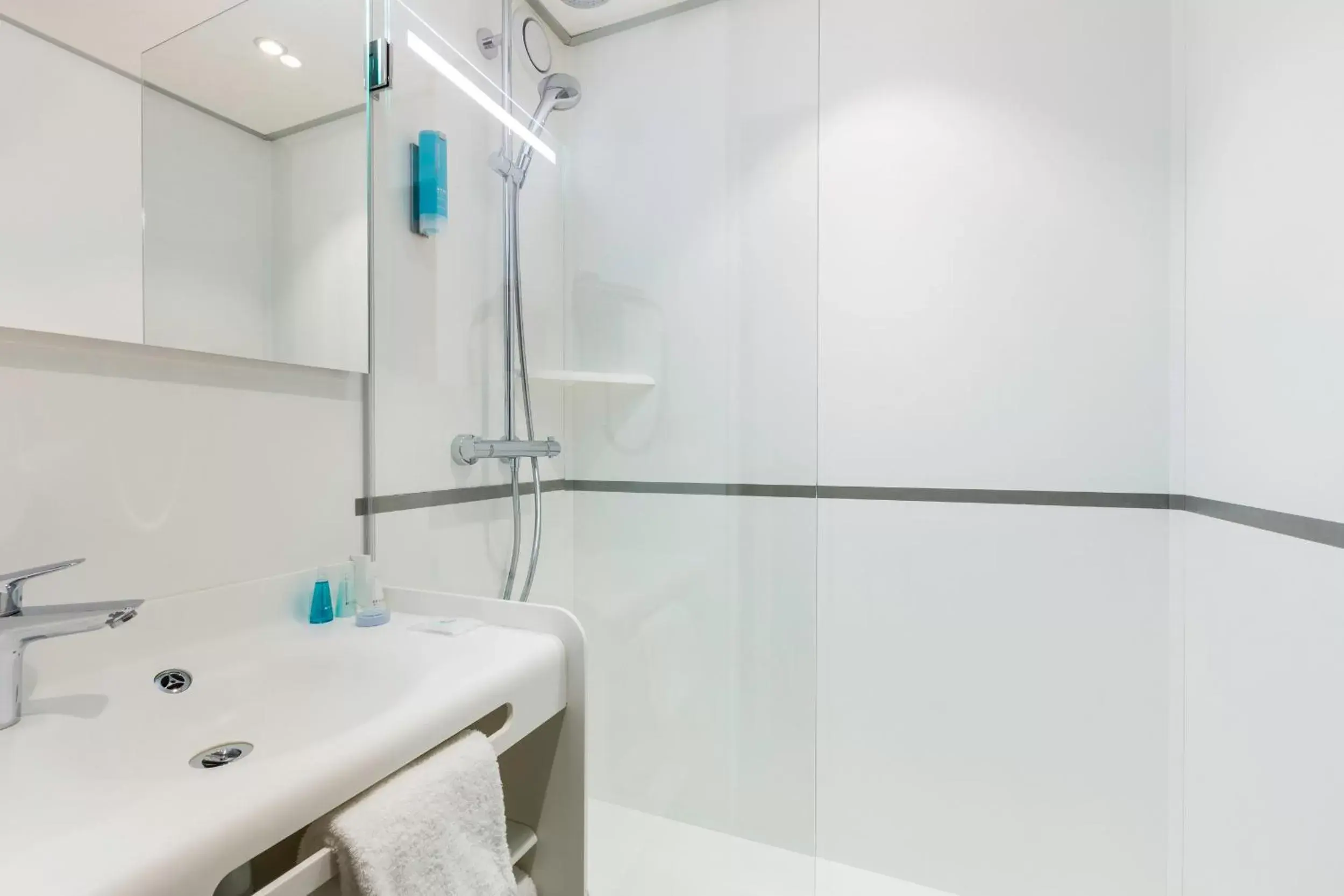 Shower, Bathroom in Best Western Hôtel International