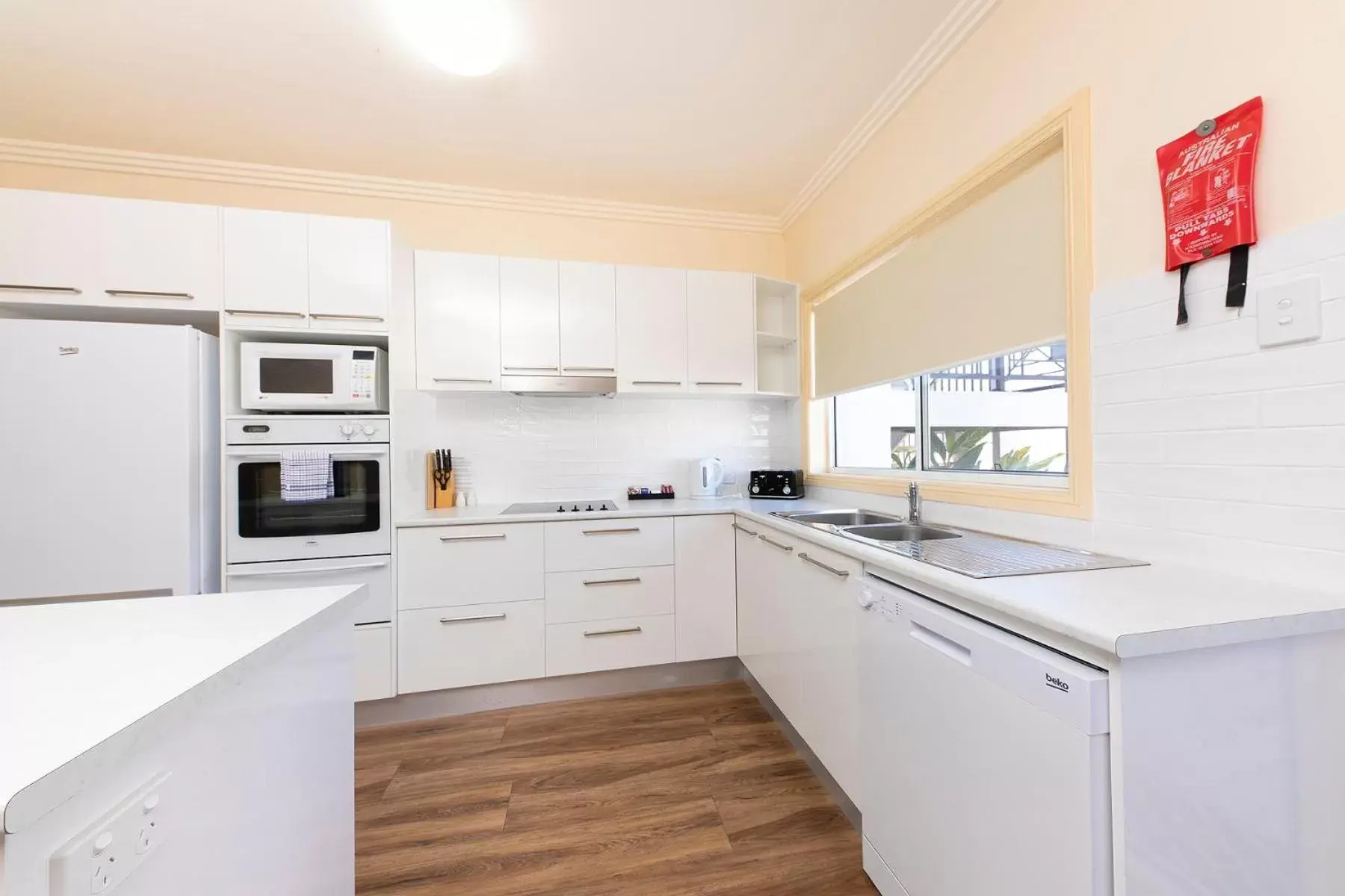 Kitchen/Kitchenette in Meridian Beachside Apartments