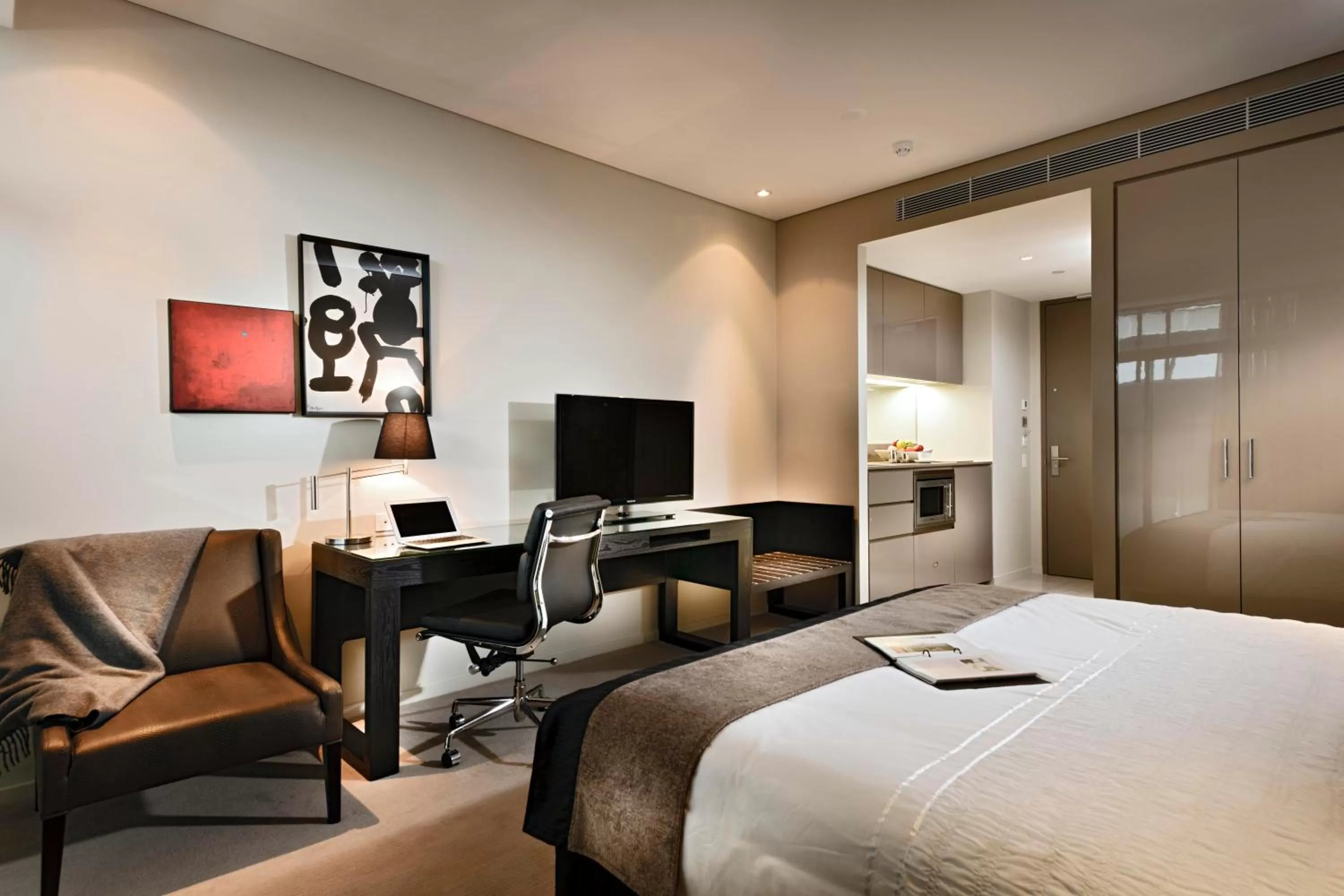 TV and multimedia in Fraser Suites Perth